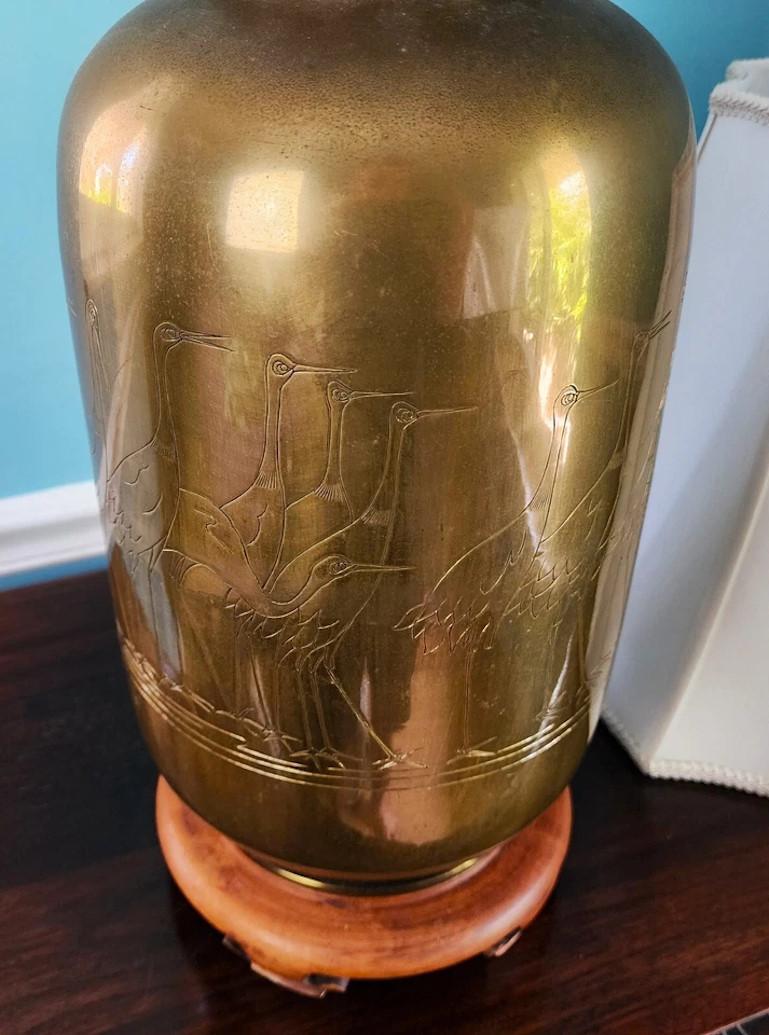 Vintage Asian Brass Table Lamp With Engraved Cranes In Good Condition For Sale In Lake Worth, FL