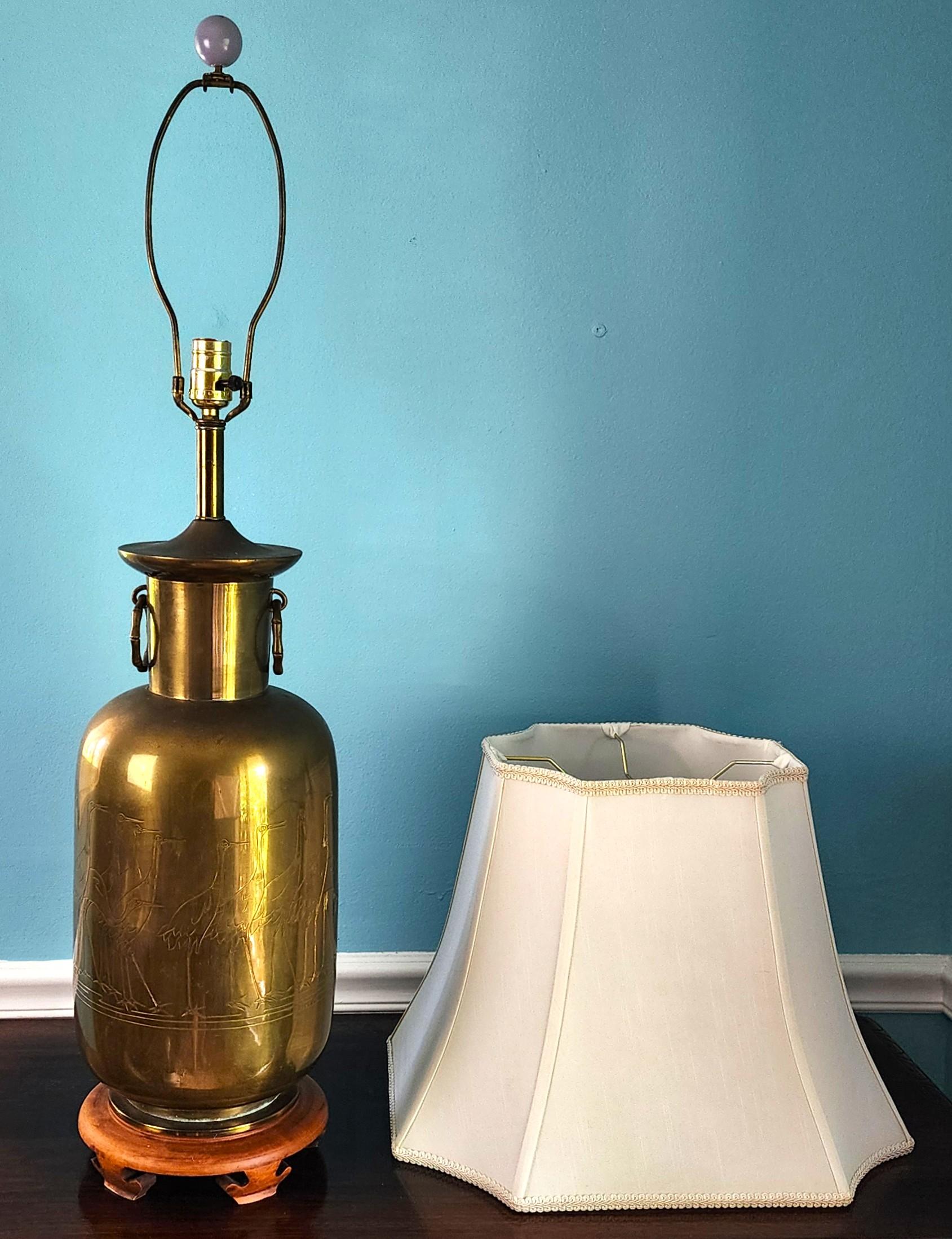 Vintage Asian Brass Table Lamp With Engraved Cranes For Sale 2