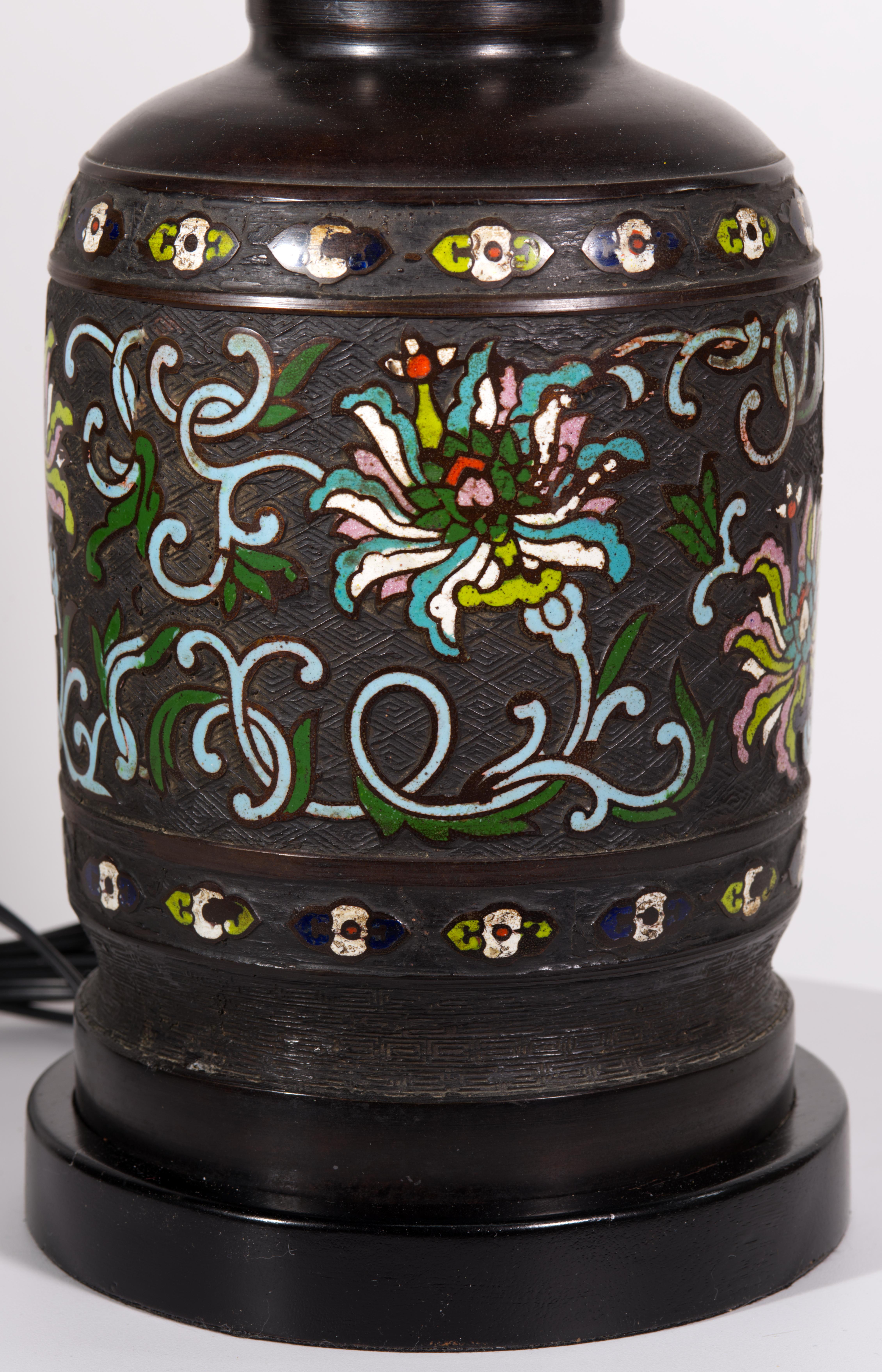 Chinoiserie Vintage Asian Bronze Champlevé Cloisonné Enamel Baluster Table Lamp For Sale