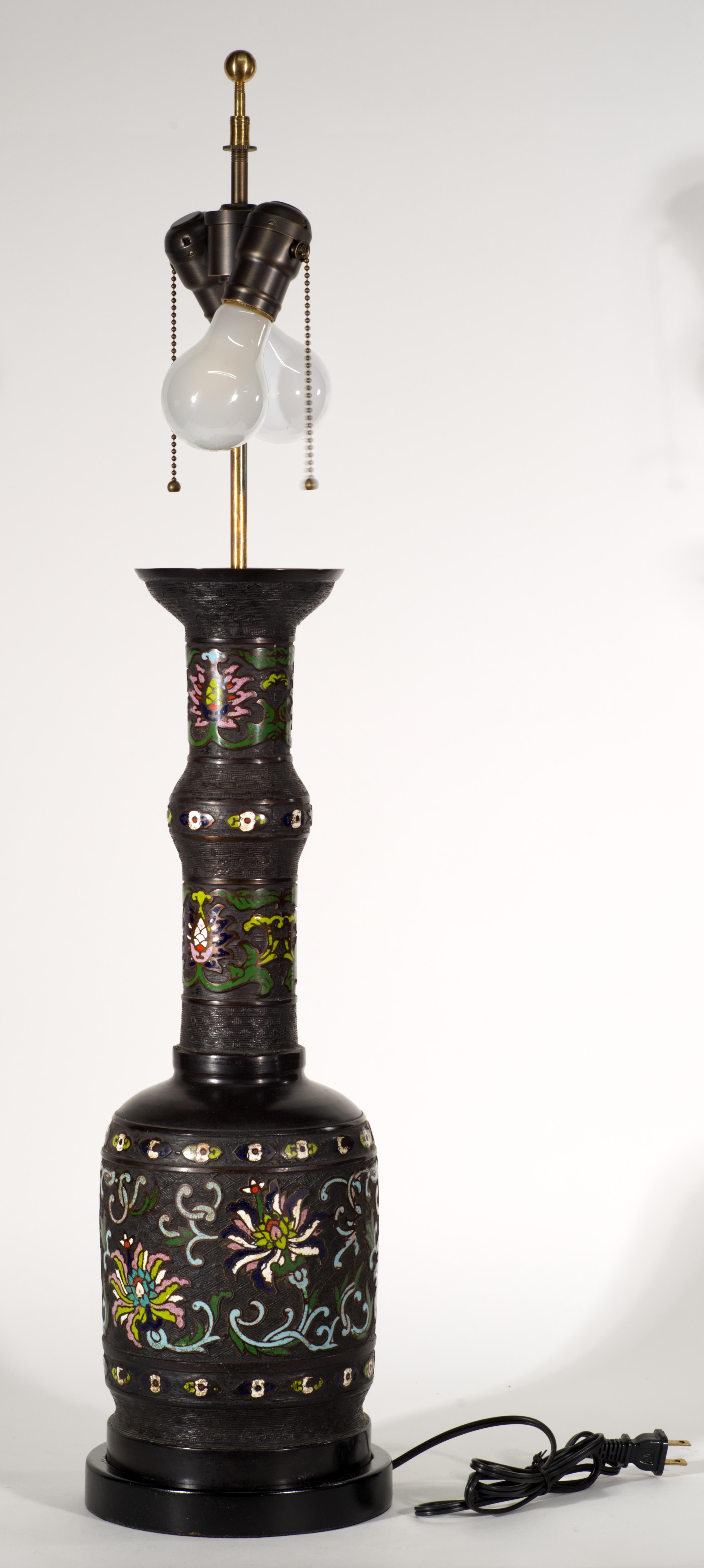Vintage Asian Bronze Champlevé Cloisonné Enamel Baluster Table Lamp In Good Condition For Sale In Clifton Springs, NY