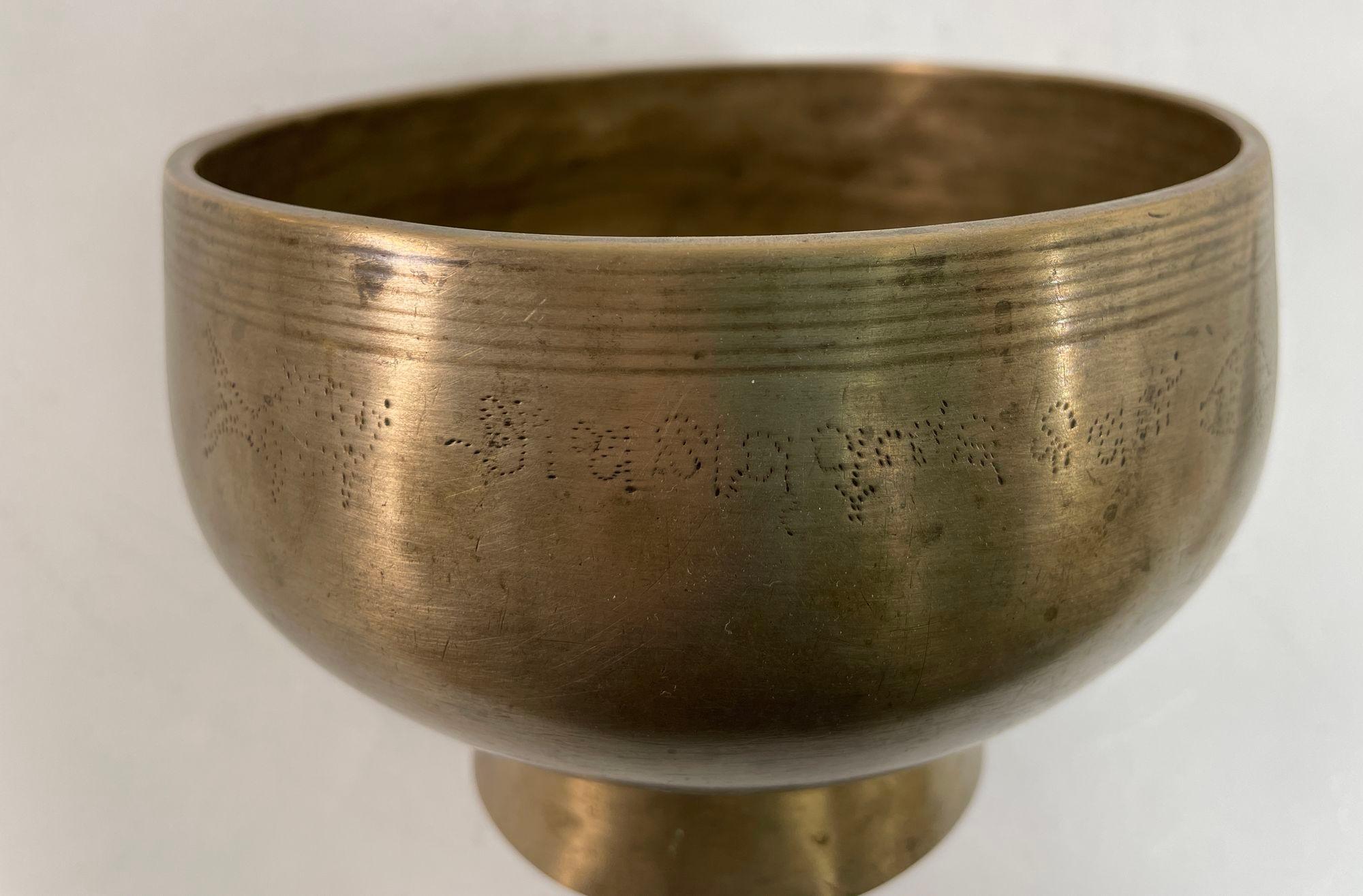 Vintage Asian Bronze Singing Hammered Footed Bowl 1950s For Sale 4