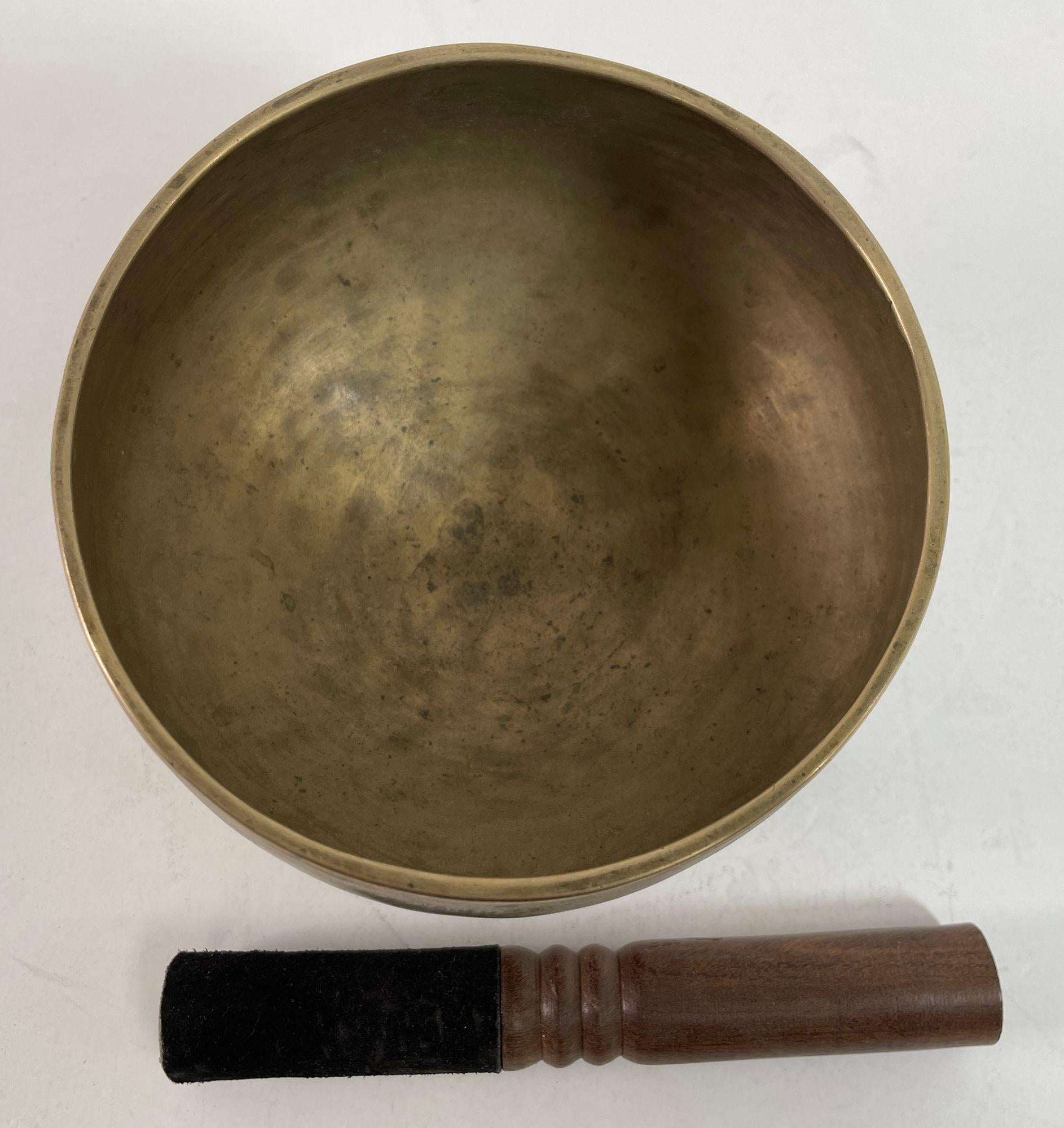 Nepalese Vintage Asian Bronze Singing Hammered Footed Bowl 1950s For Sale