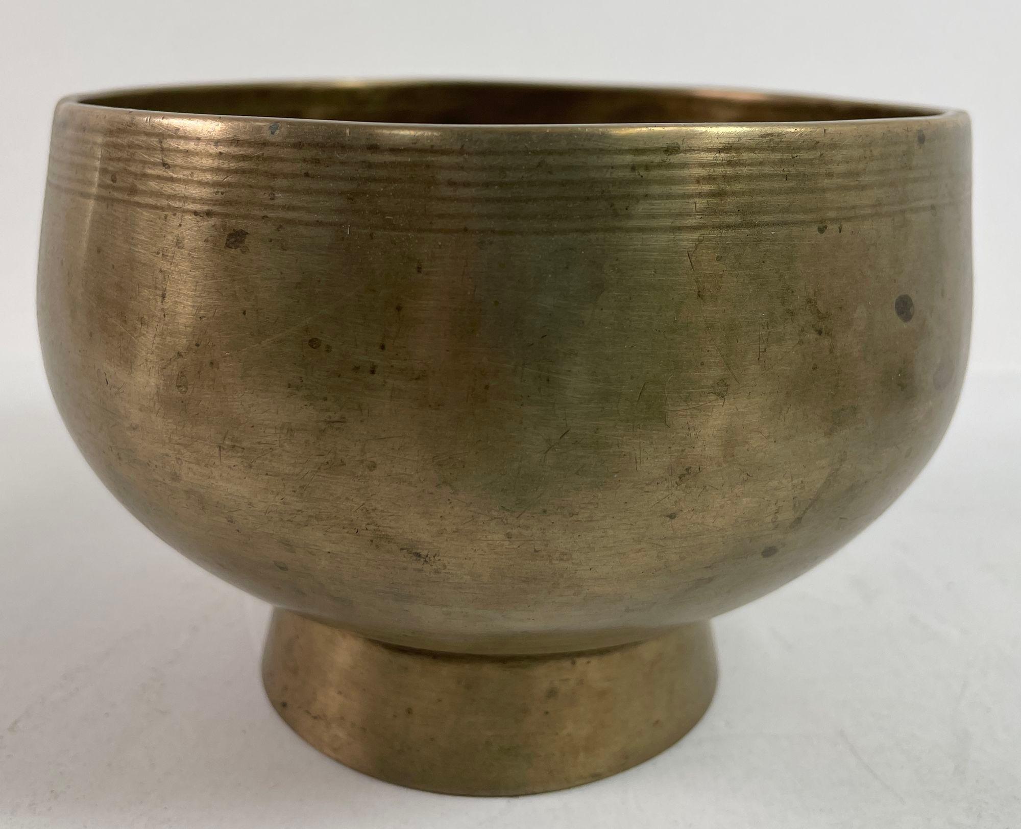 20th Century Vintage Asian Bronze Singing Hammered Footed Bowl 1950s For Sale