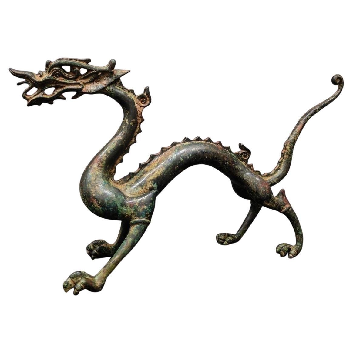 Drago asiatico d'epoca in piedi in bronzo