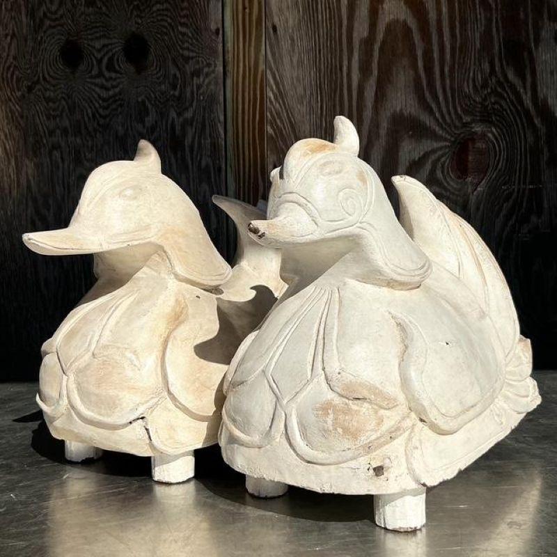 Anatre asiatiche d'epoca in legno di mandarino intagliato - una coppia In condizioni buone in vendita a West Palm Beach, FL