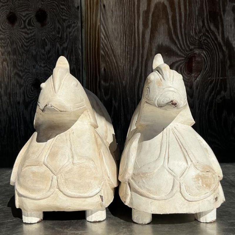 XX secolo Anatre asiatiche d'epoca in legno di mandarino intagliato - una coppia in vendita