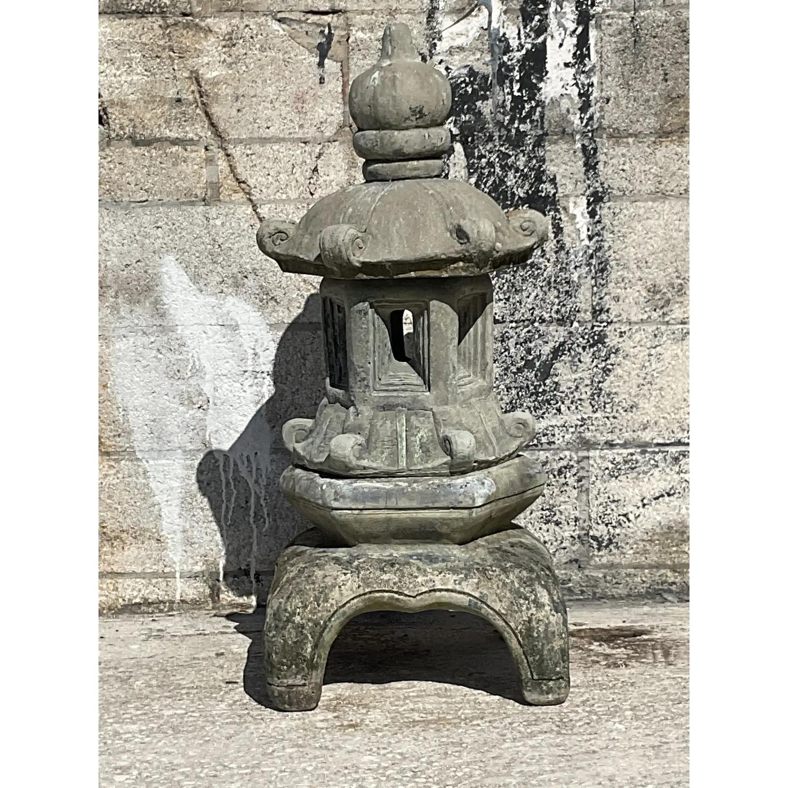 Pagode asiatique vintage en ciment moulé Bon état - En vente à west palm beach, FL