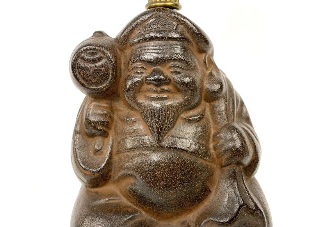 Lampada da tavolo asiatica d'epoca in ghisa a forma di figura in vendita 9