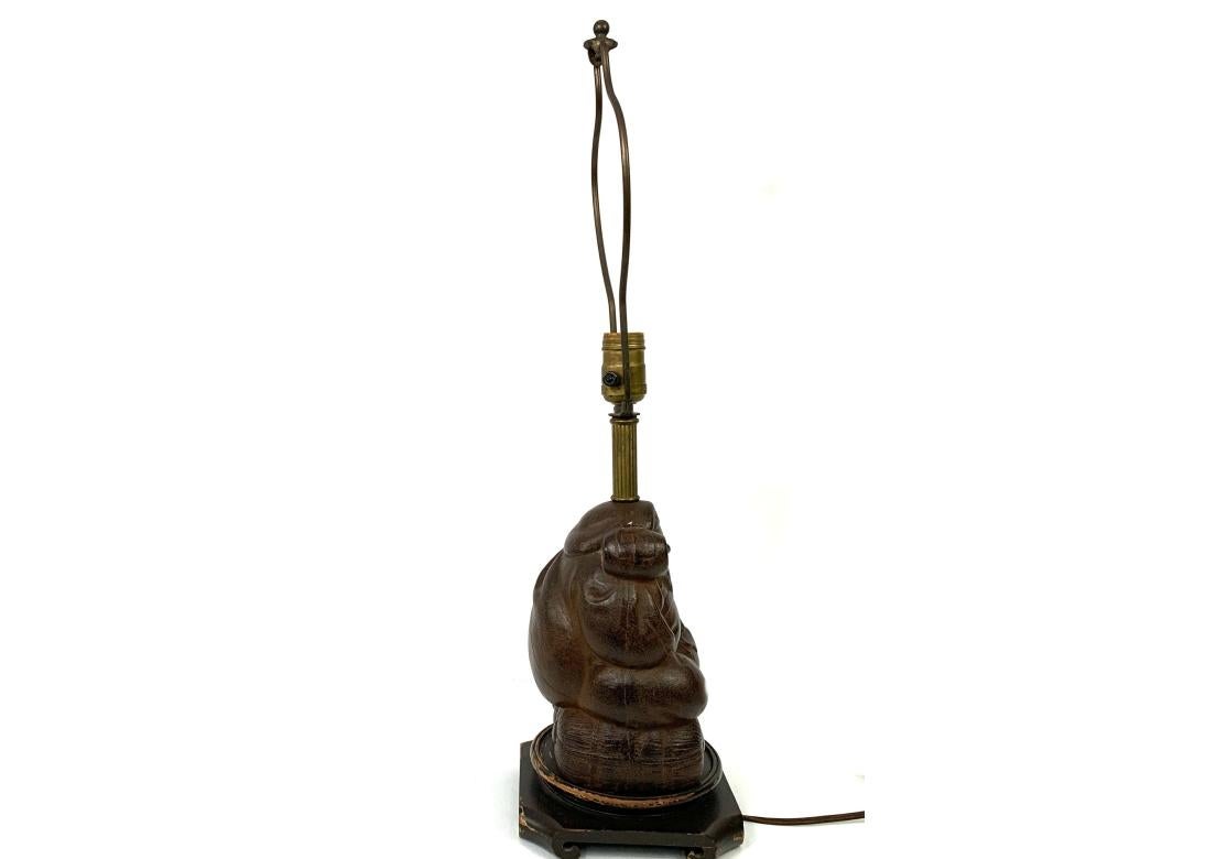 XX secolo Lampada da tavolo asiatica d'epoca in ghisa a forma di figura in vendita