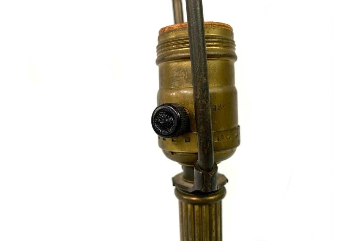 Ferro Lampada da tavolo asiatica d'epoca in ghisa a forma di figura in vendita