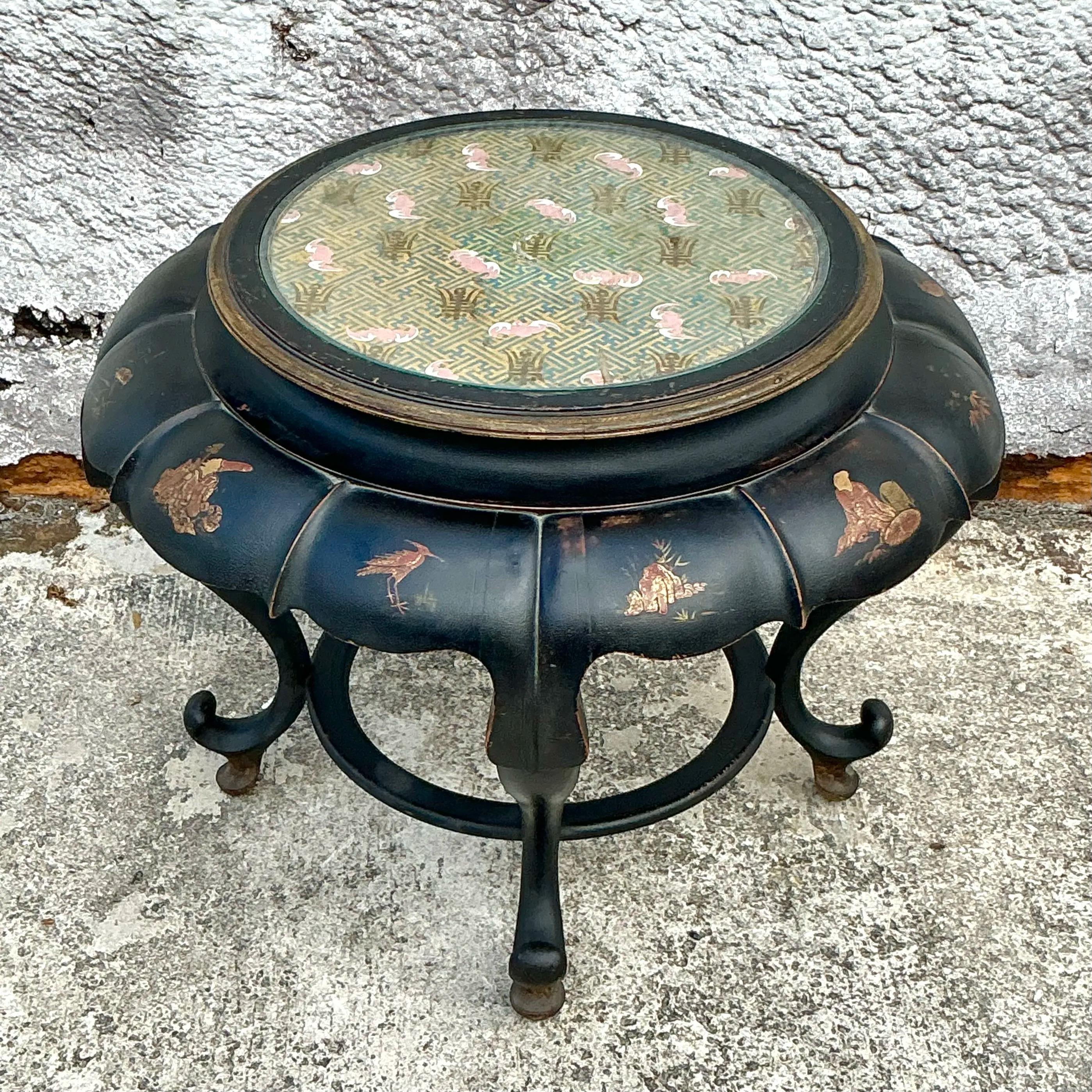 Vintage Asian Chinoiserie Fledermausflügel Couchtisch (20. Jahrhundert) im Angebot