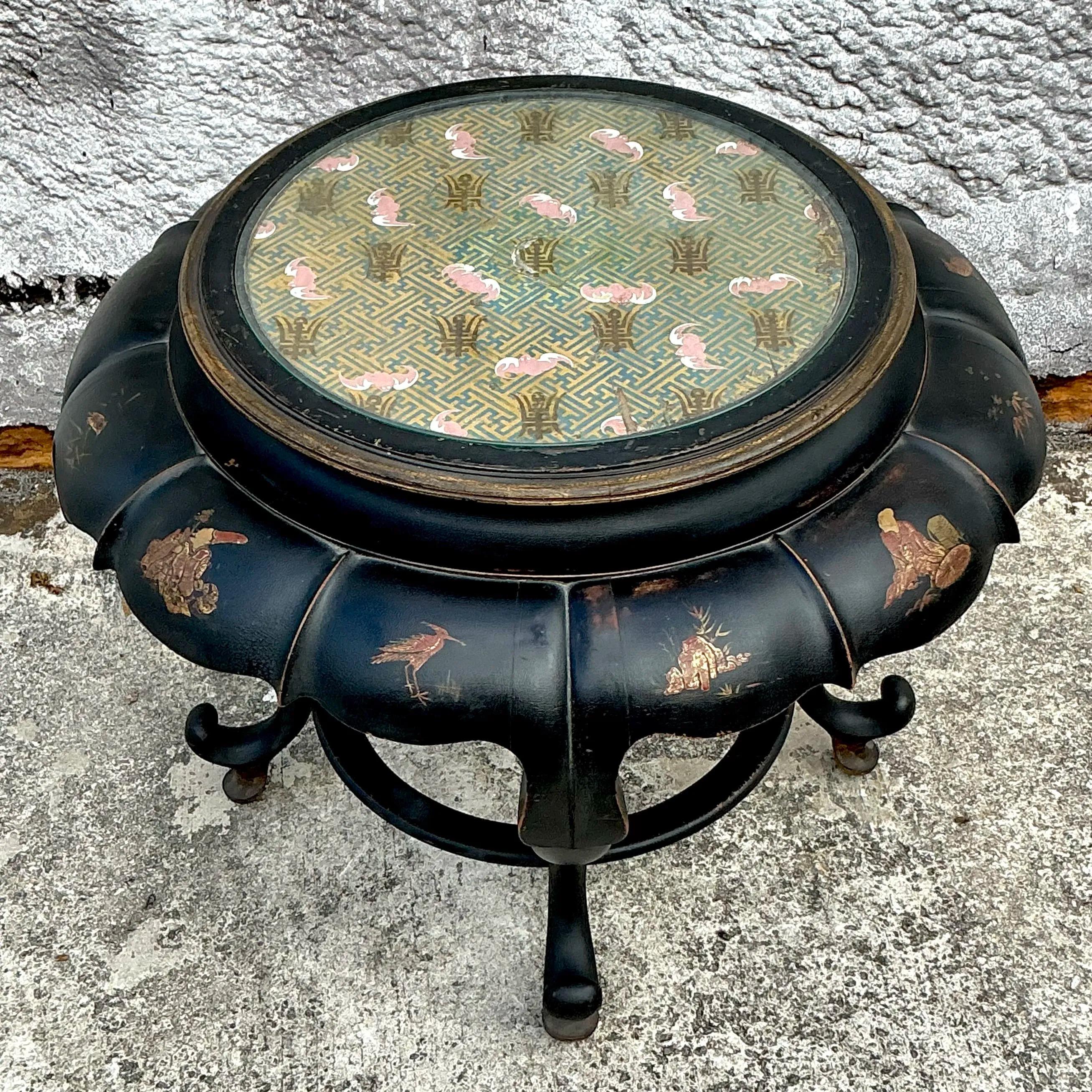 Vintage Asian Chinoiserie Fledermausflügel Couchtisch im Angebot 1