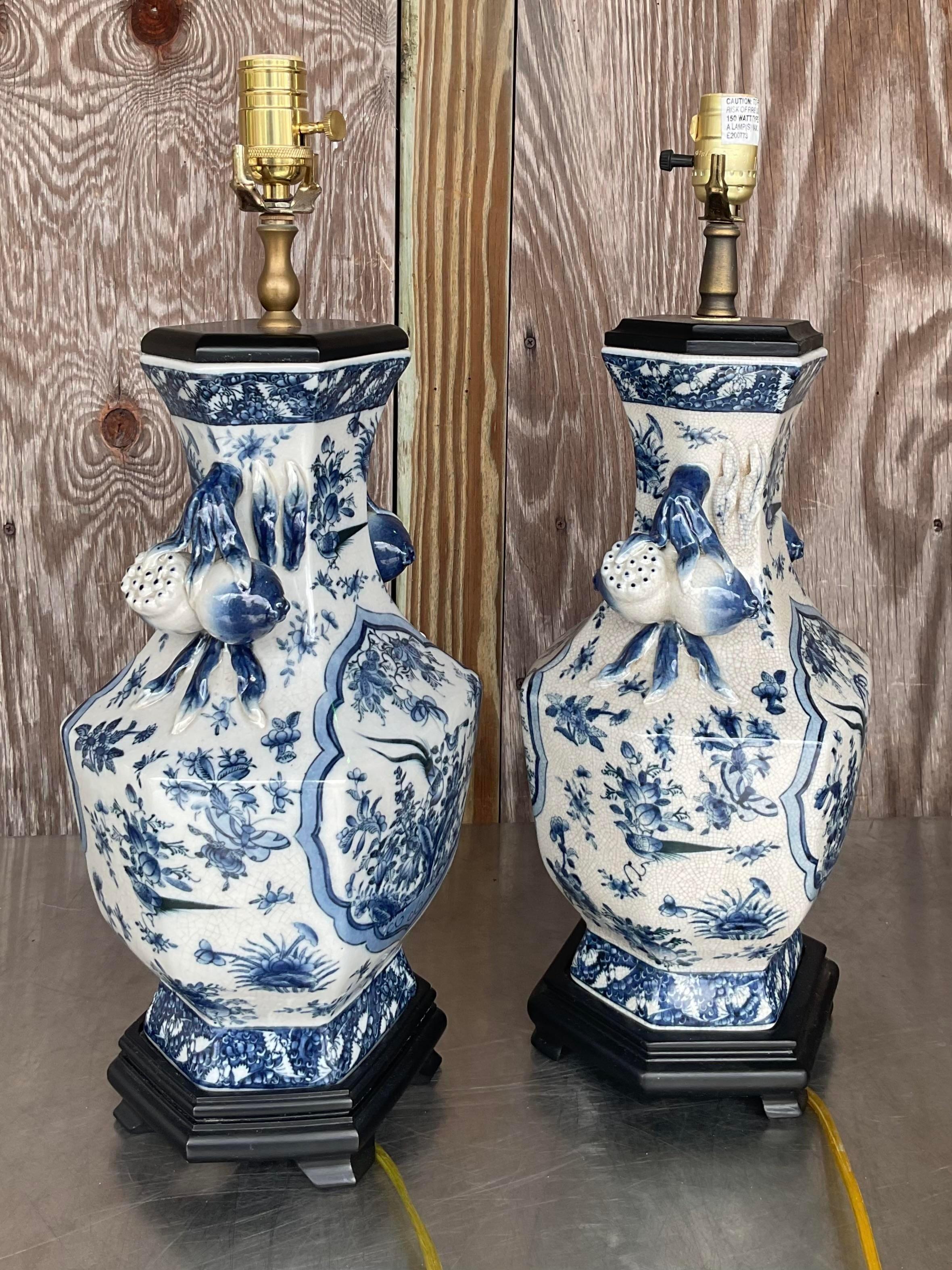 Chinoiseries Paire de lampes vintage en céramique asiatique de style chinoiserie en vente