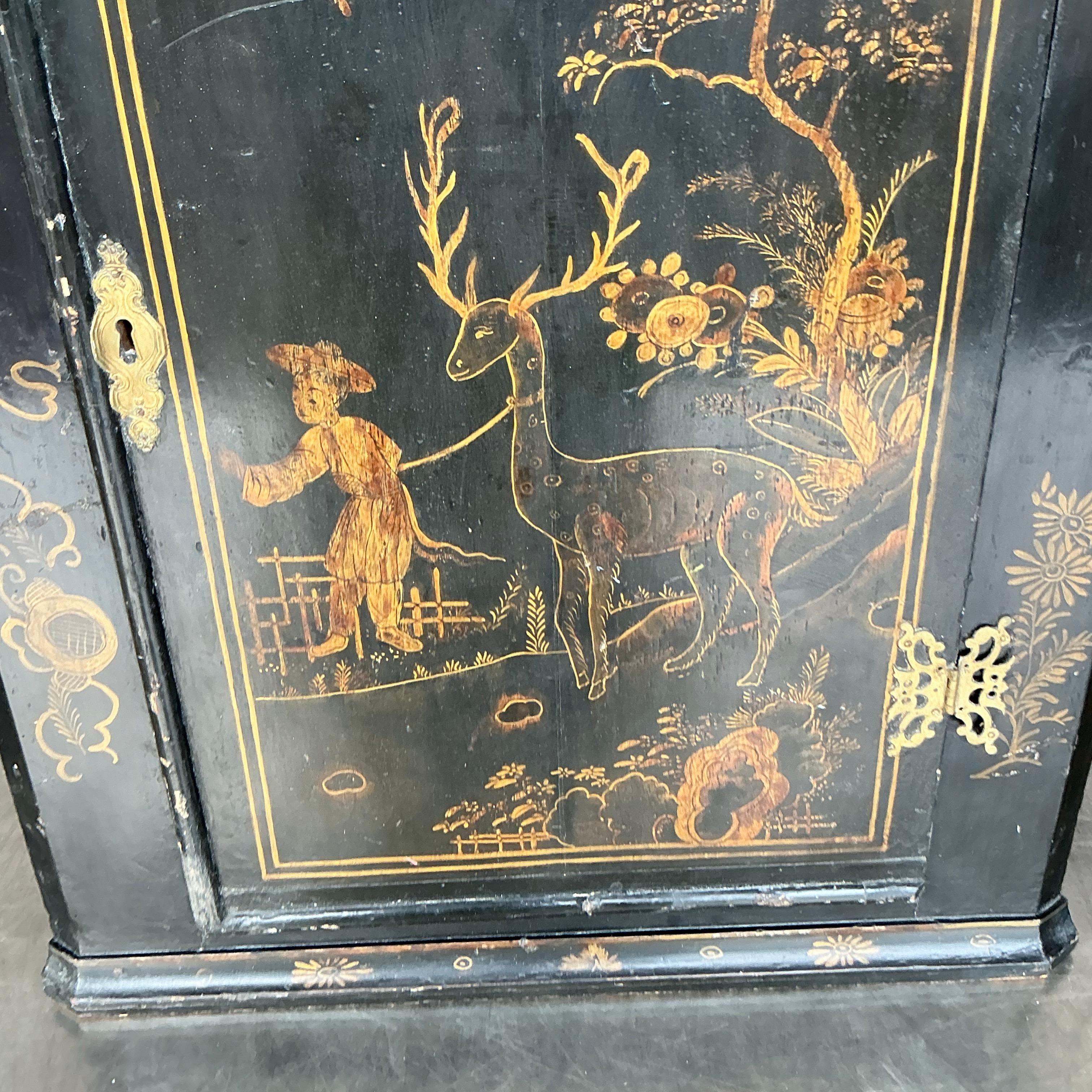 Asiatischer schwebender Vintage-Chinoiserie-Eckschrank im Zustand „Gut“ im Angebot in west palm beach, FL