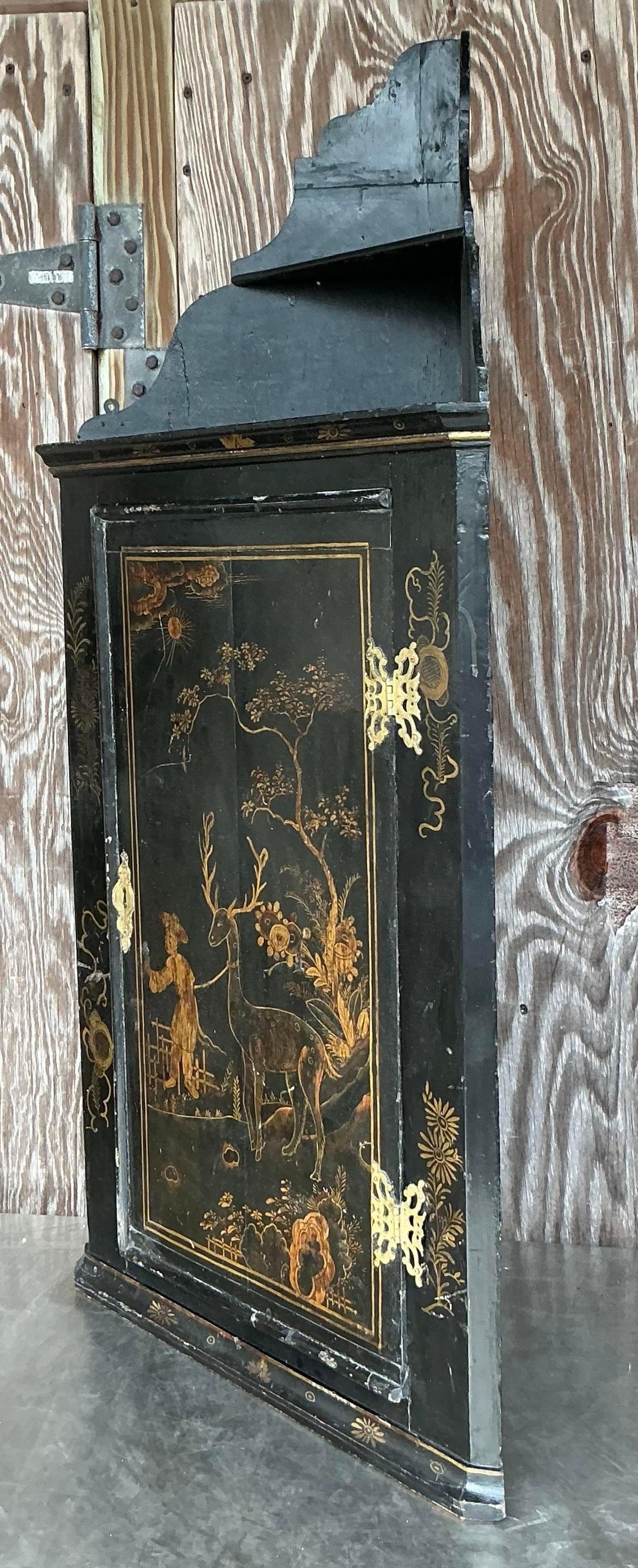 Asiatischer schwebender Vintage-Chinoiserie-Eckschrank (Holz) im Angebot