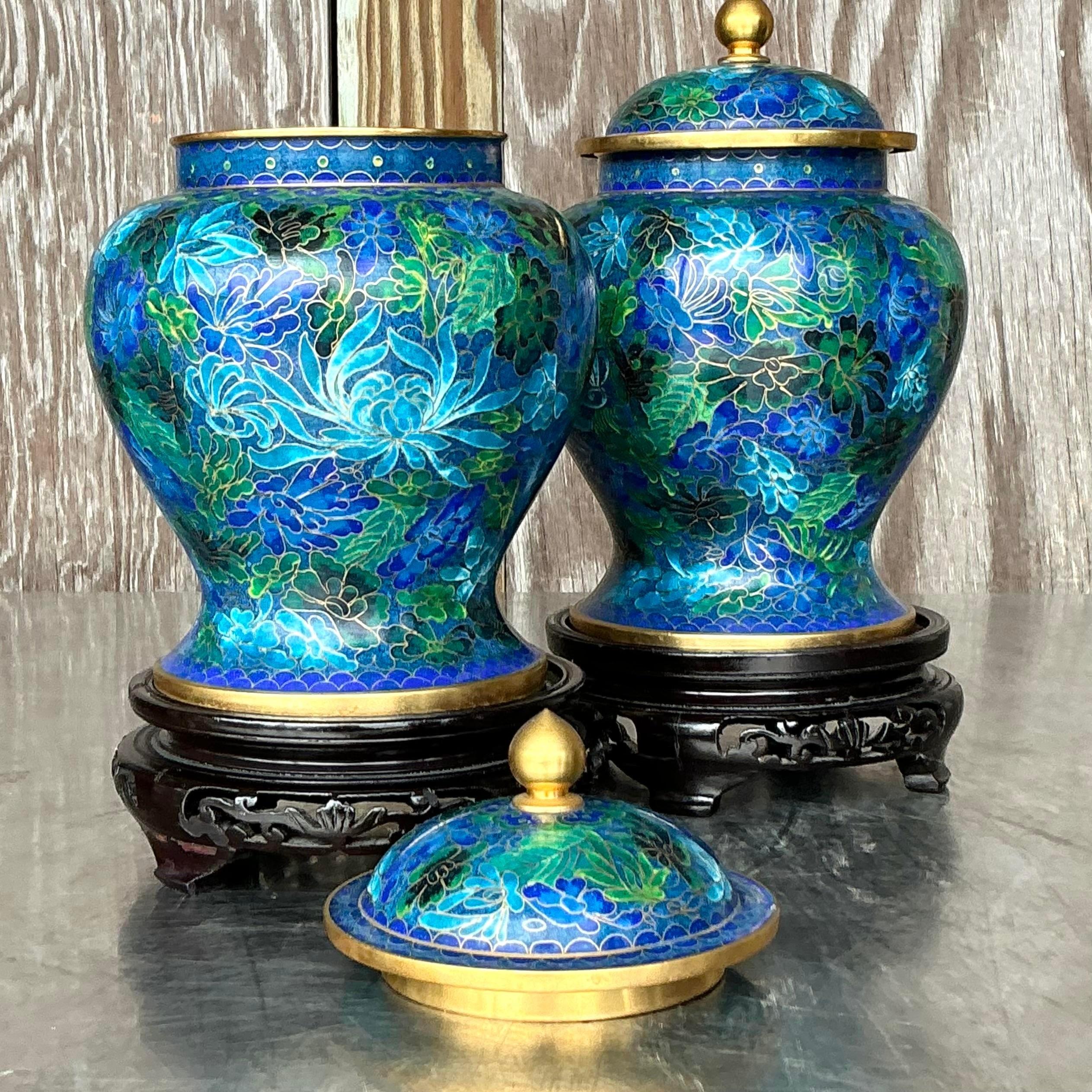 Urne asiatiche cloisonné d'epoca - una coppia In condizioni buone in vendita a west palm beach, FL