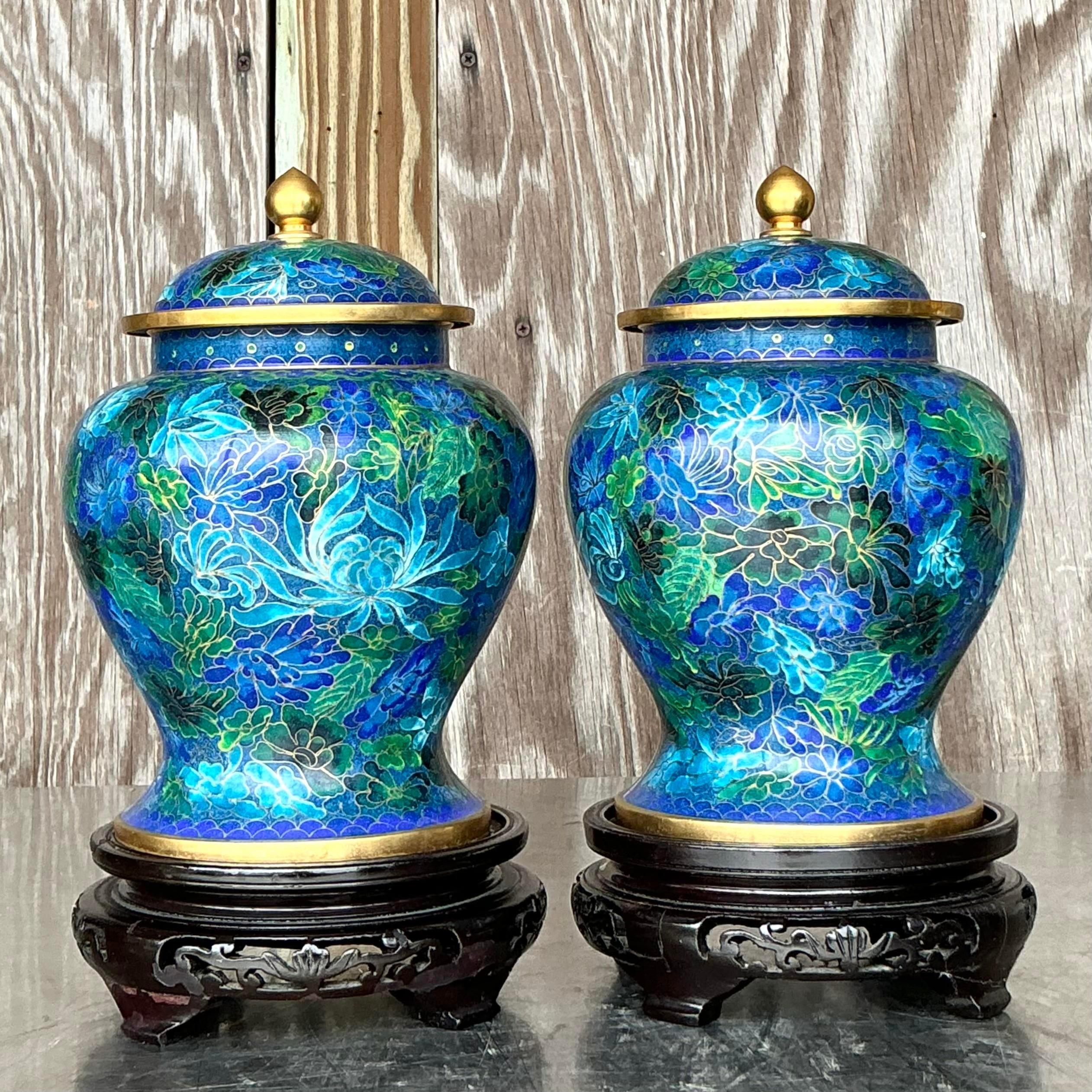 Pittura Urne asiatiche cloisonné d'epoca - una coppia in vendita