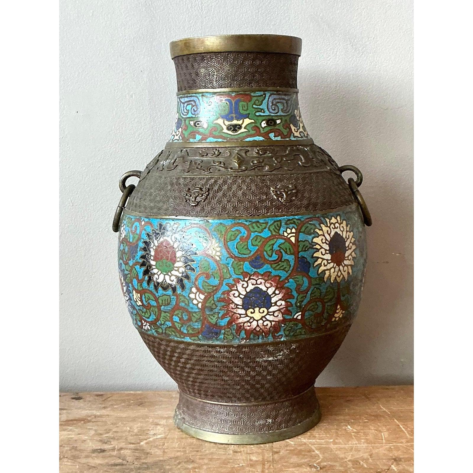 Vaso cloisonné asiatico d'epoca In condizioni buone in vendita a West Palm Beach, FL