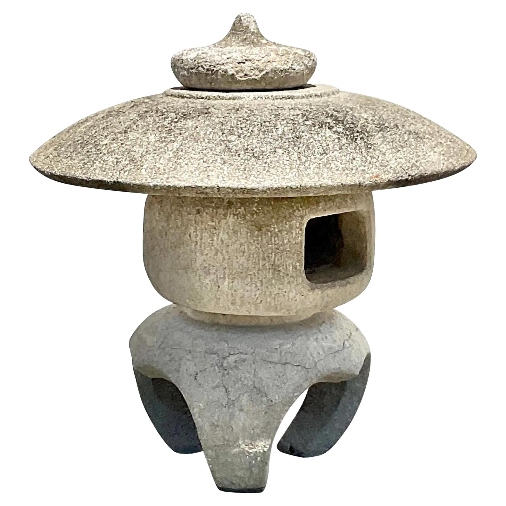 Ornement de jardin pagode asiatique vintage en béton en vente