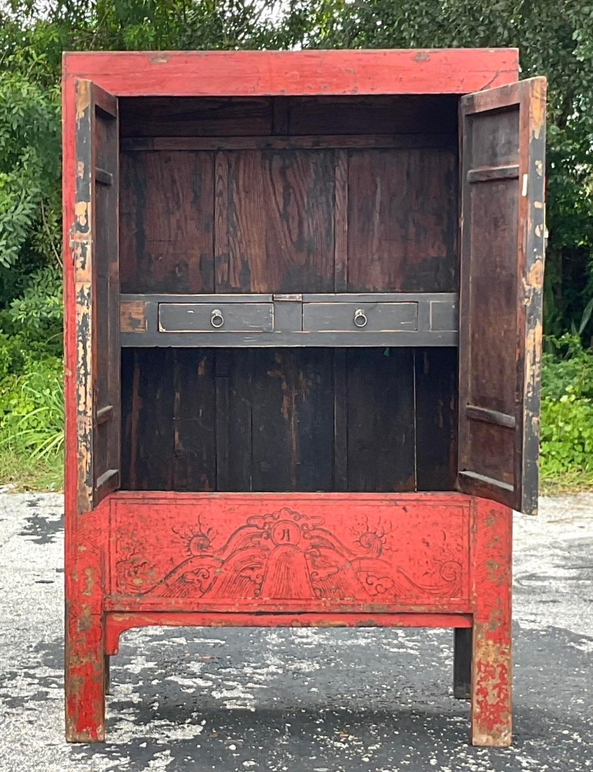 Vintage Asian Distressed Reclaimed Wood Armoire (Chinesisch) im Angebot