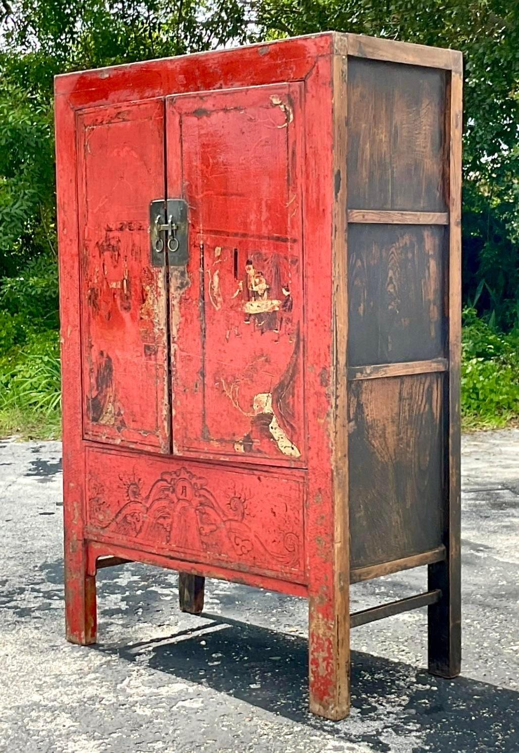 Vintage Asian Distressed Reclaimed Wood Armoire (20. Jahrhundert) im Angebot