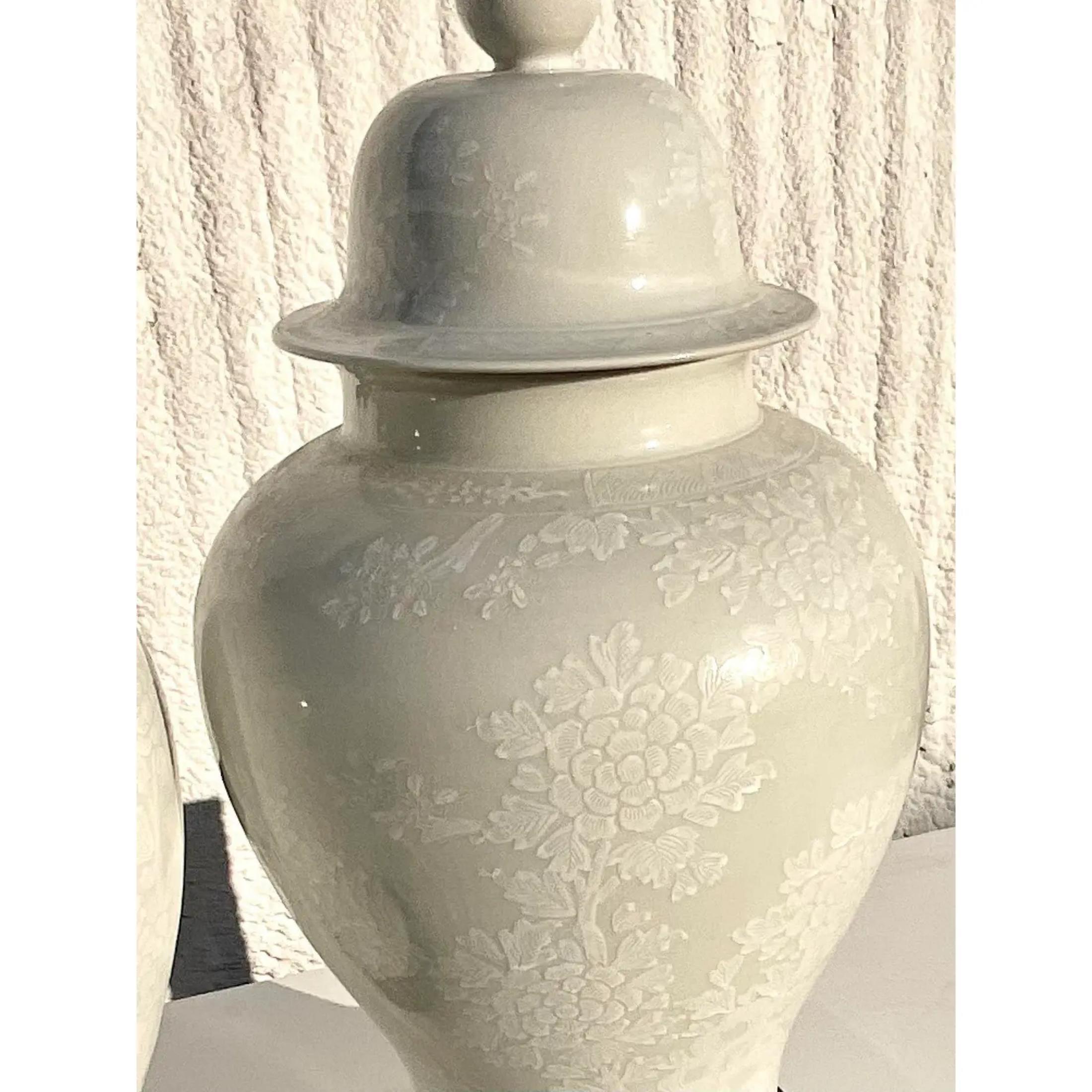 Vintage Asian Floral Ingwer Jar Urnen - ein Paar (Chinese Chippendale) im Angebot