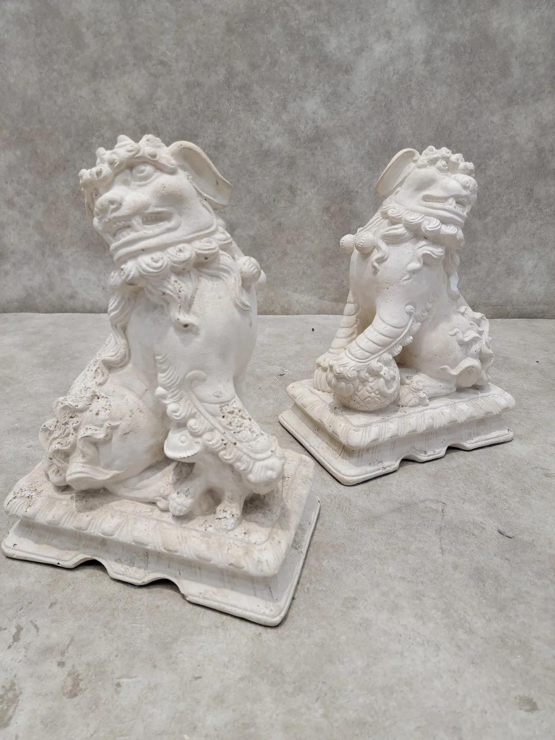 Vintage Asian Sculpted Resin Sockel montiert Foo-Dog Statuen - Paar

Dieses Paar Foo Dog-Skulpturen wäre ein unverwechselbares Akzentstück in Ihrem Raum. Durch ihre neutrale weiße Färbung sind sie mit vielen Farbschemata kompatibel. 

CIRCA Mitte