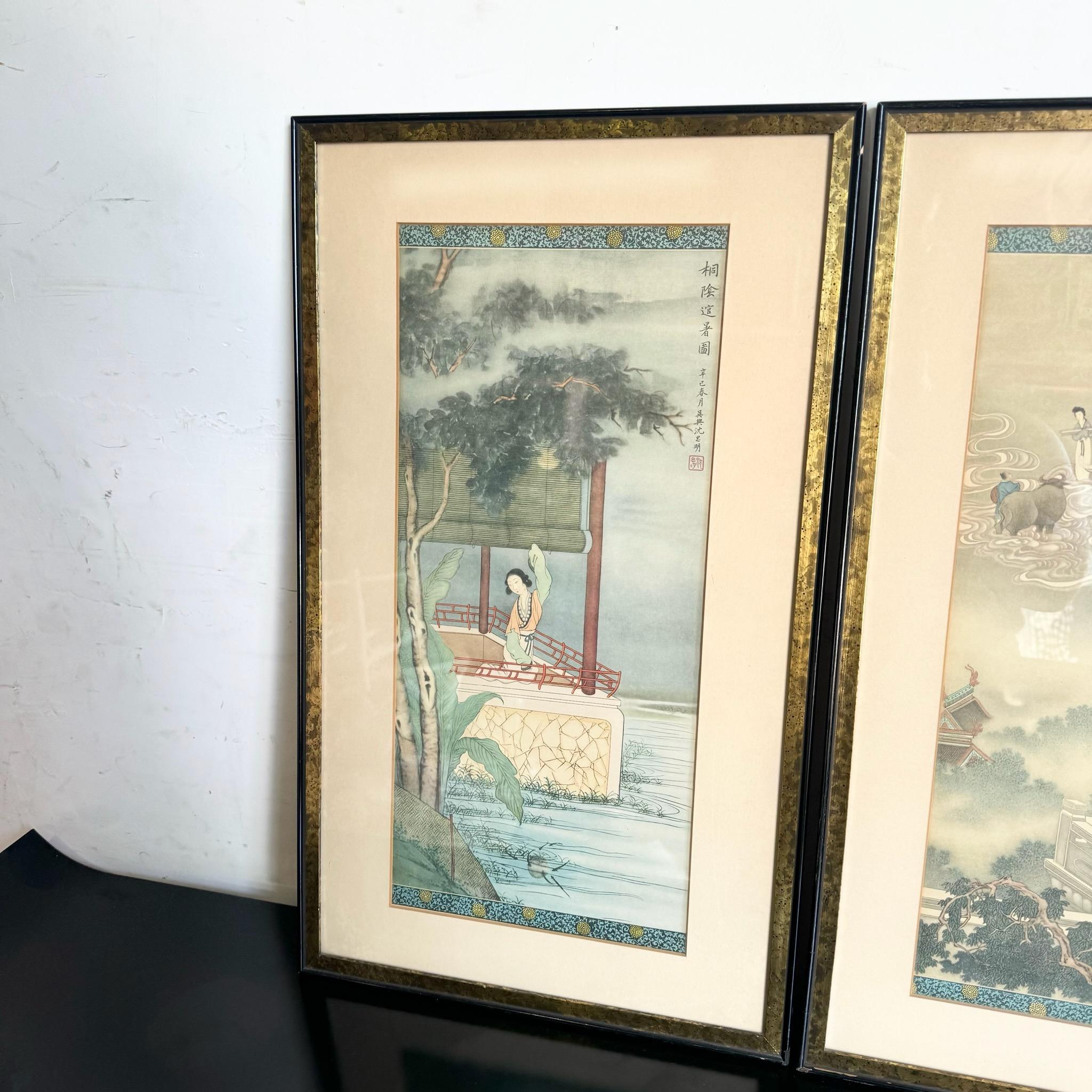 Peinture asiatique encadrée sur soie - une paire Bon état - En vente à Delray Beach, FL