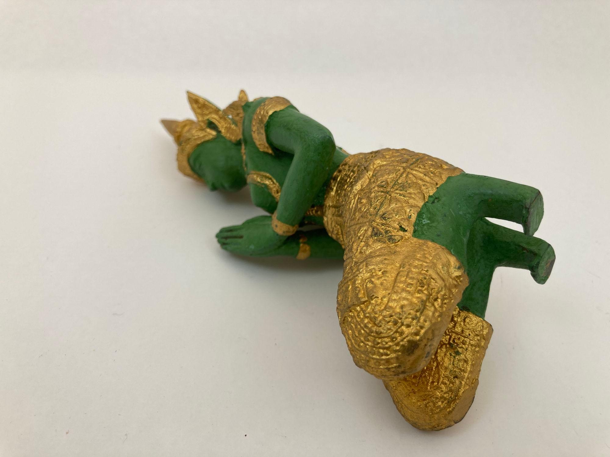 Vintage Asian Bronzo dorato Thai inginocchiato Angelo Sacro Teppanom 1950s in vendita 1