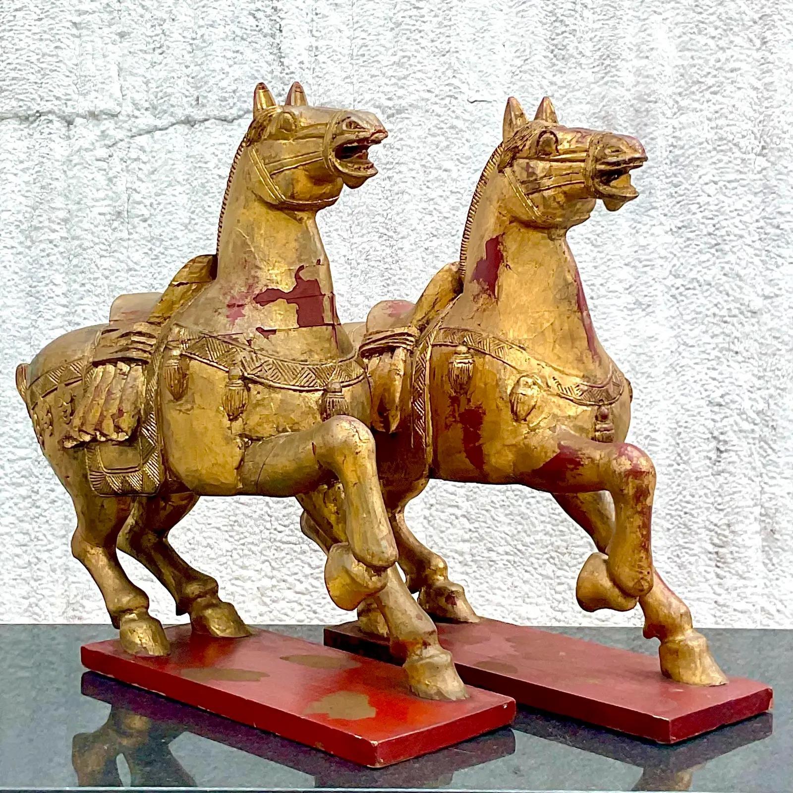Vintage Asian vergoldet geschnitzt hölzernen Kaiser Pferde - ein Paar im Angebot 4