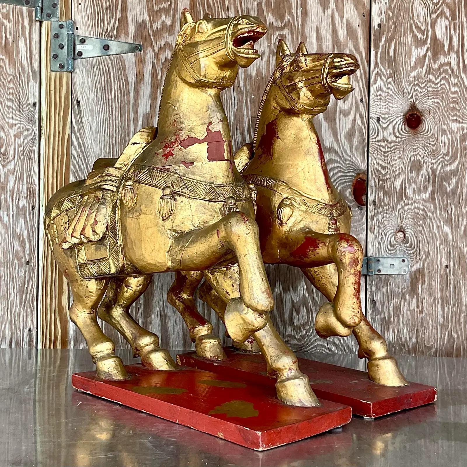 Vintage Asian vergoldet geschnitzt hölzernen Kaiser Pferde - ein Paar im Angebot 5