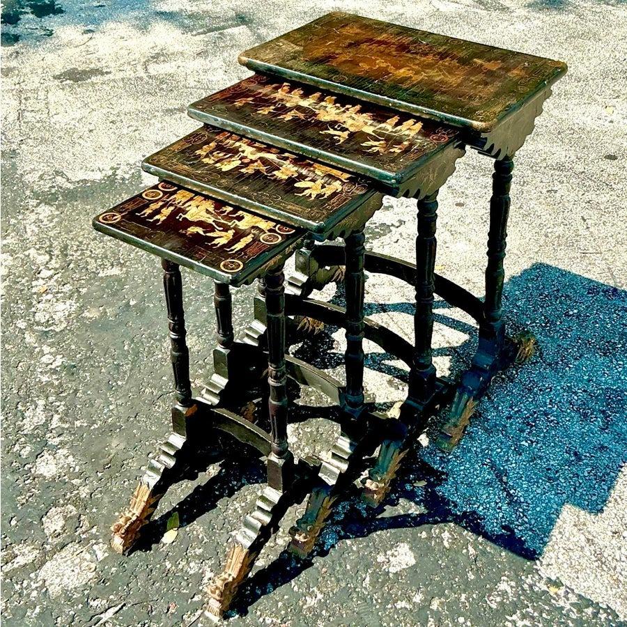 Asiatische vergoldete Drachen-Nesttische im Vintage-Stil - Satz von 4 im Zustand „Gut“ im Angebot in west palm beach, FL