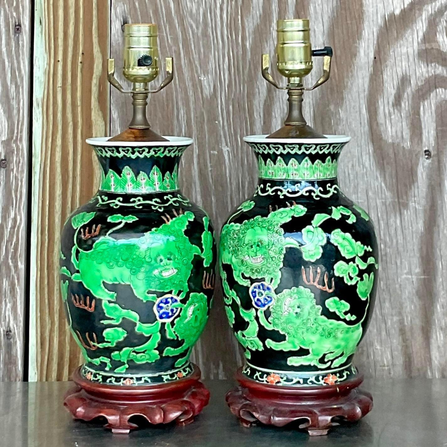 20ième siècle Paire de lampes dragon asiatiques en jarre de gingembre en vente