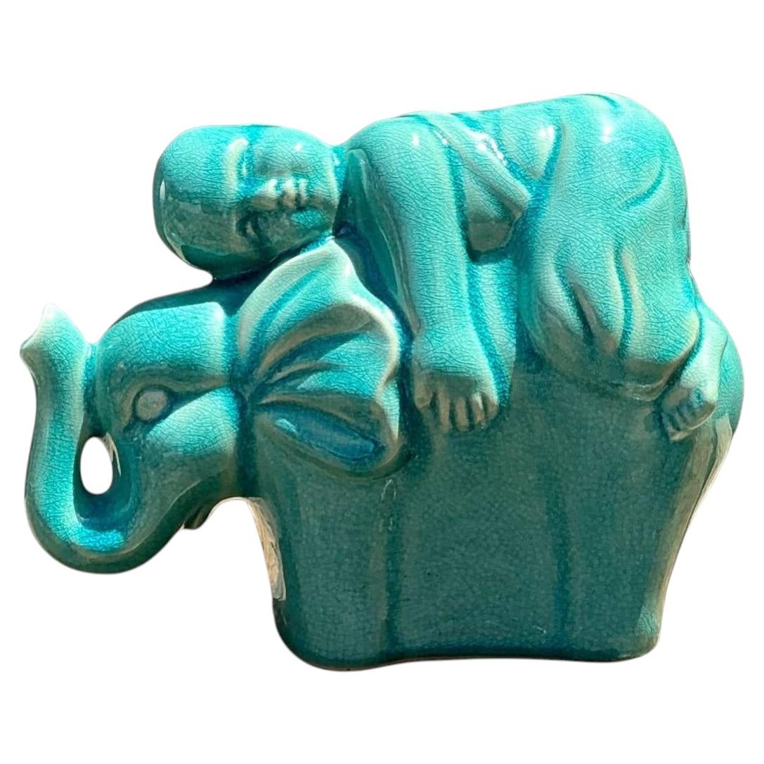 Elefante e ragazzo in ceramica smaltata asiatica vintage in vendita