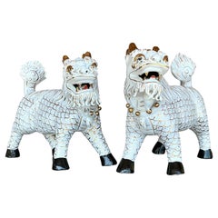 Paire de chiens de foo en céramique asiatique émaillée