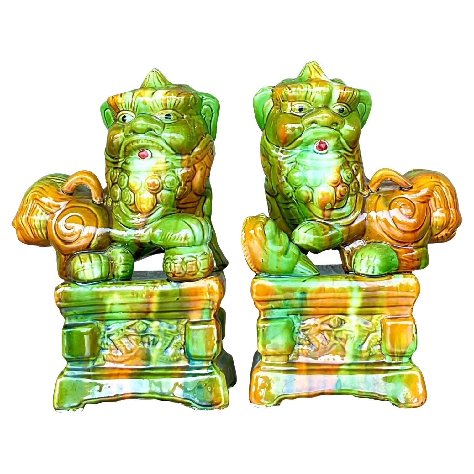 Asiatische glasierte Keramik- Foo-Hunde im Vintage-Stil - Ein Paar
