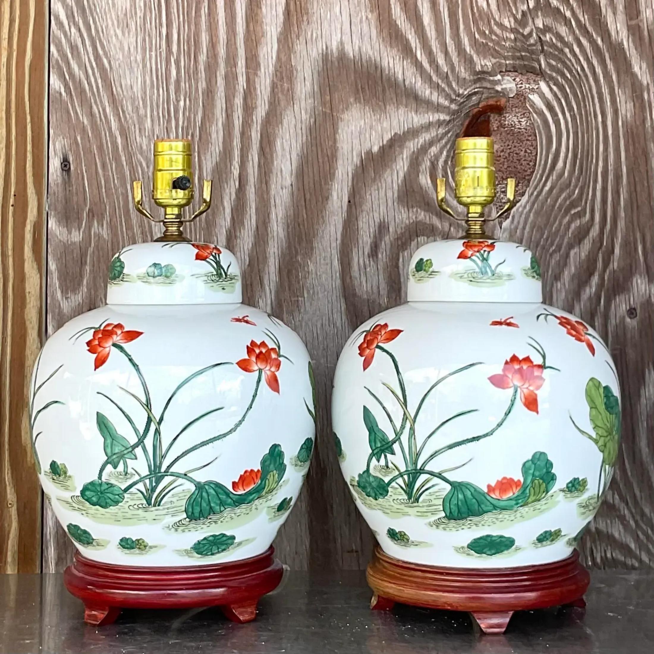 Asiatische glasierte Vintage-Keramik- Ingwerglas-Lampen aus Keramik – ein Paar (Chinese Chippendale) im Angebot