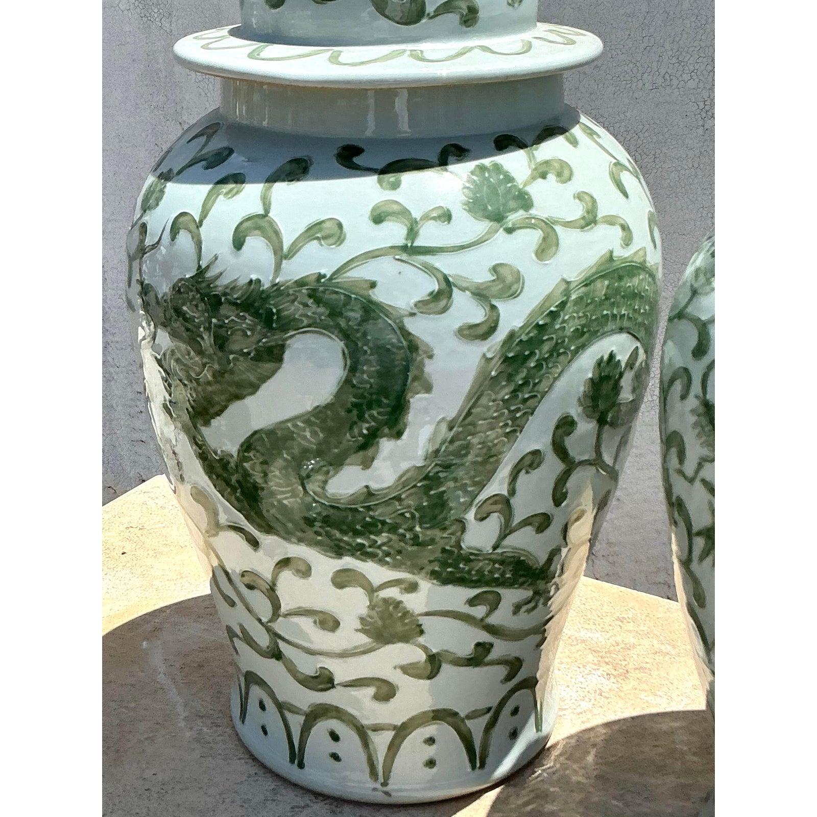 Chinois Paire d'urnes à couvercle en céramique vernissée d'origine asiatique en vente