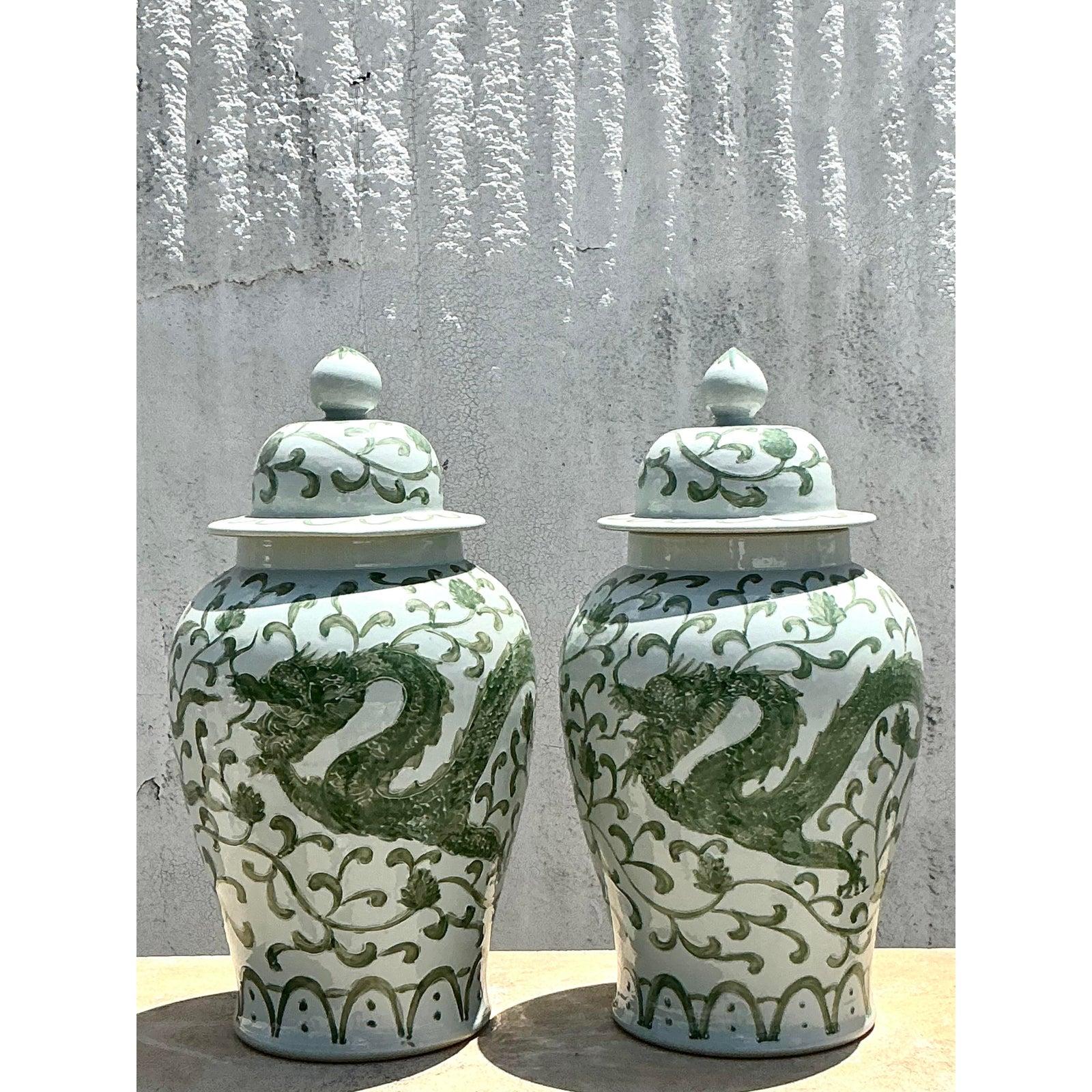 Céramique Paire d'urnes à couvercle en céramique vernissée d'origine asiatique en vente