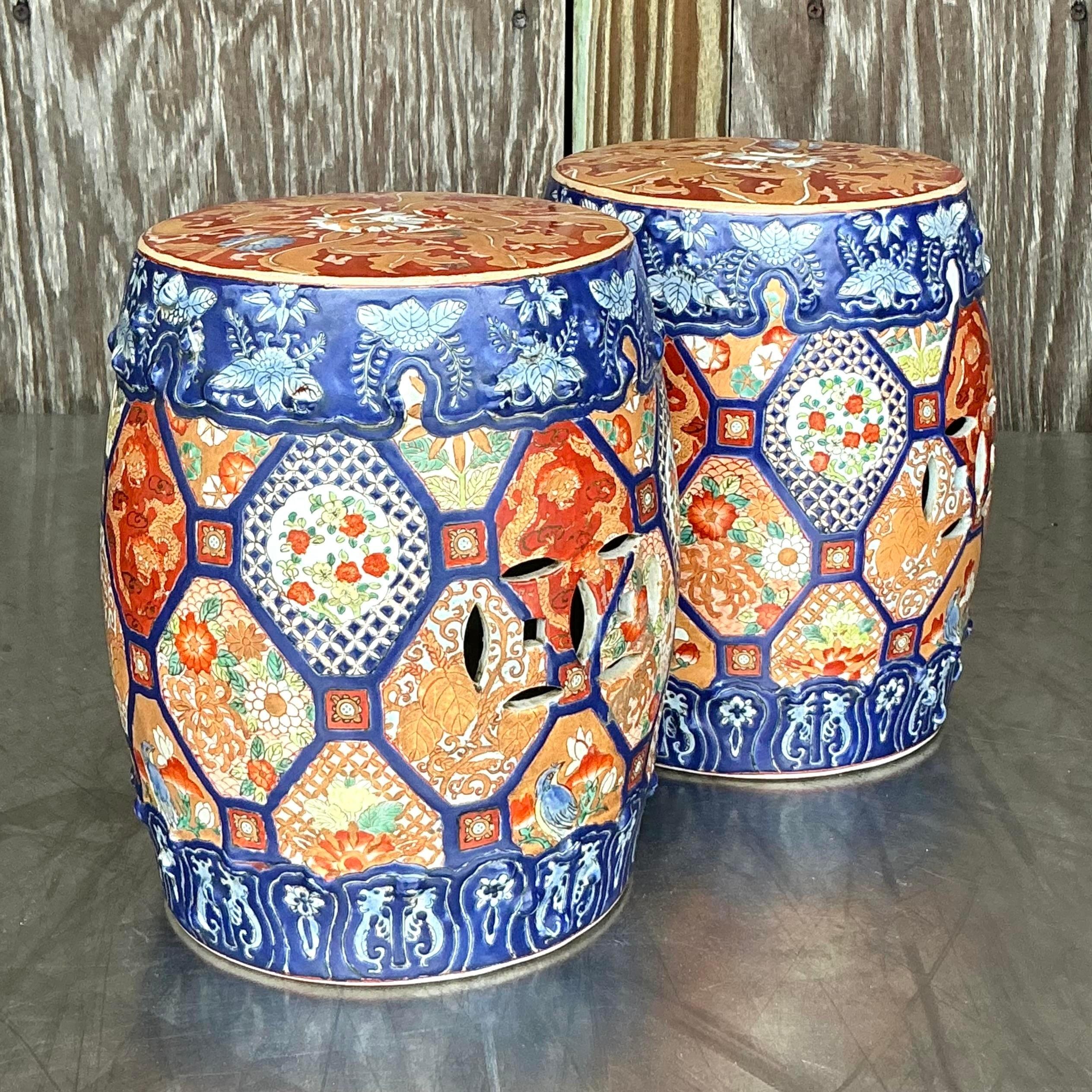 20ième siècle Paire de tabourets bas asiatiques en céramique émaillée en vente