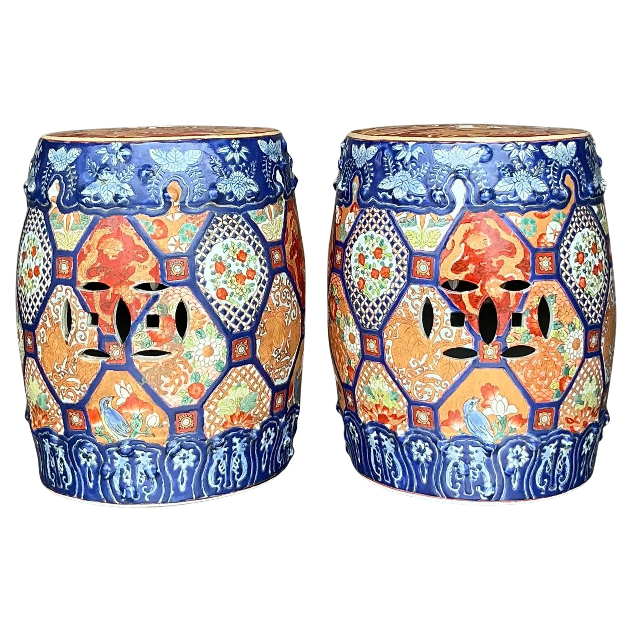 Paire de tabourets bas asiatiques en céramique émaillée