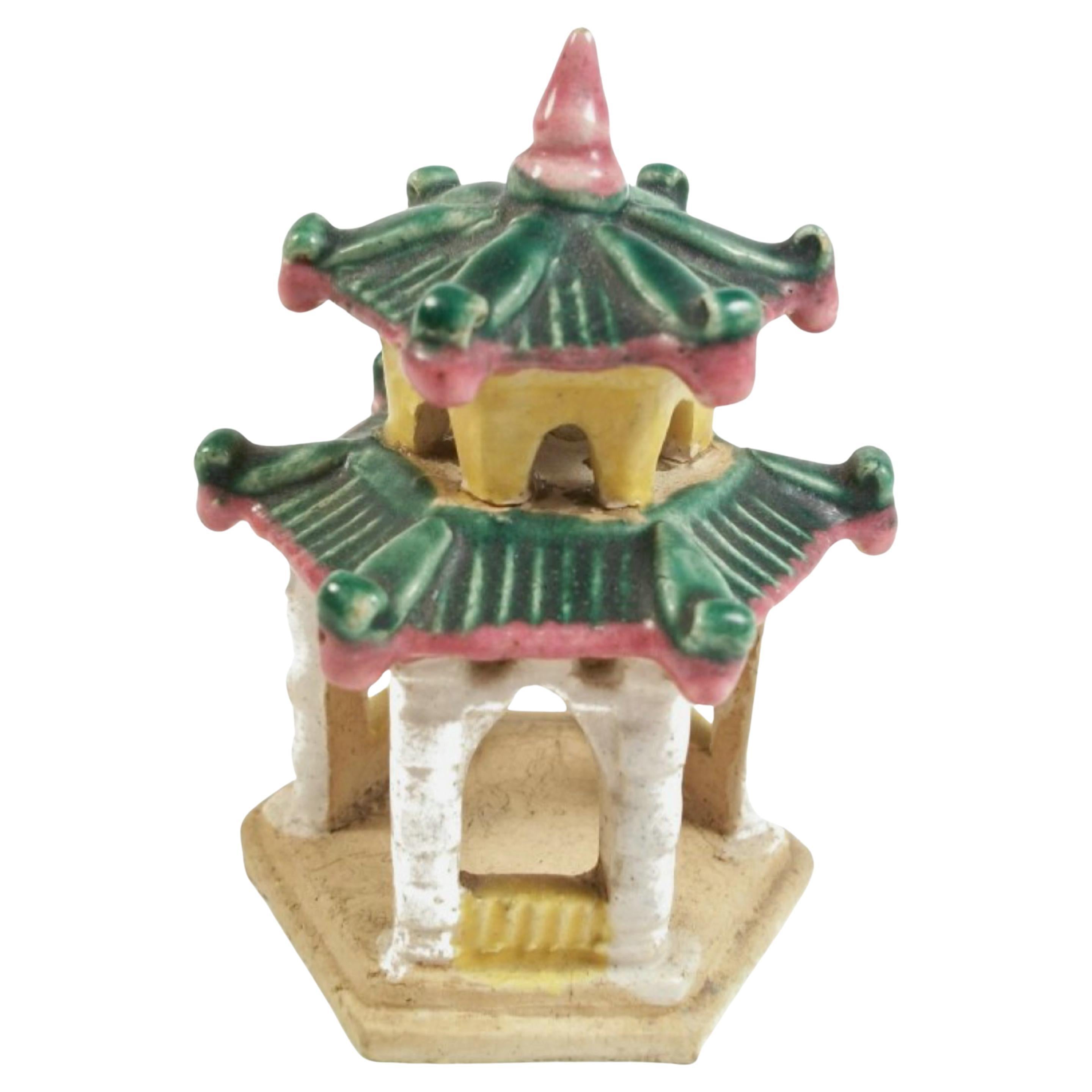 Pagoda Asiática Vintage de Cerámica Esmaltada - Tamaño Miniatura - China - Mediados Siglo XX