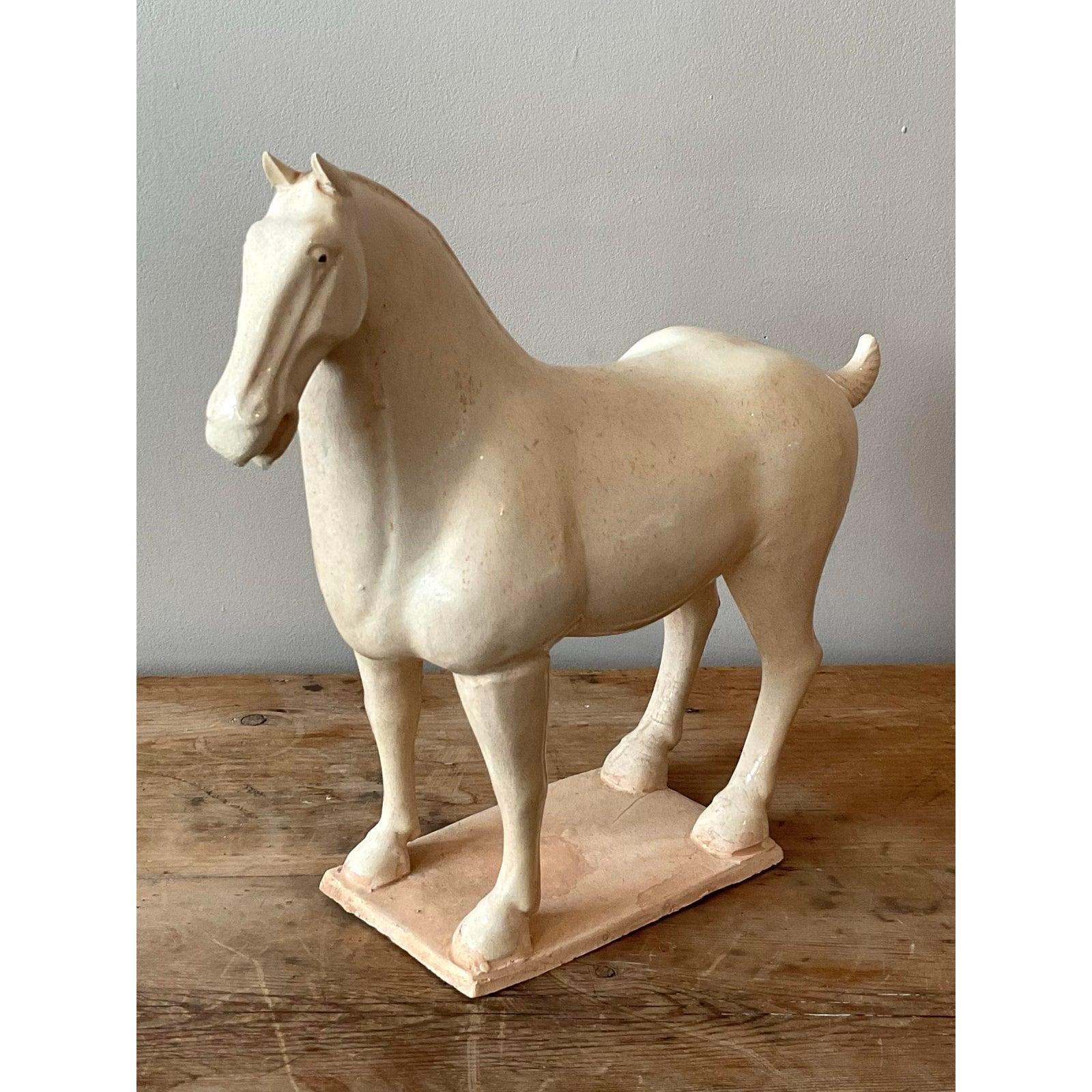 XX secolo Cavallo del tempio in ceramica smaltata asiatica vintage in vendita