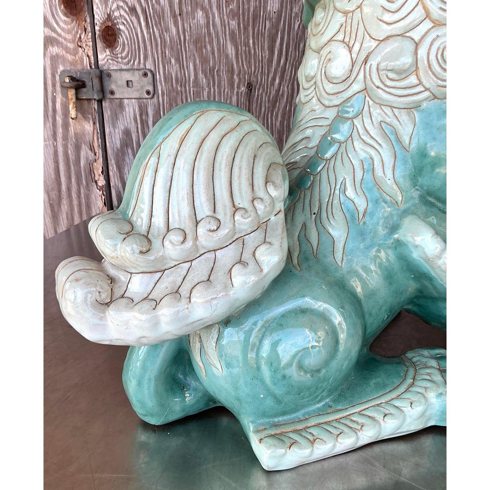 Cinese Coppia di cani da caccia asiatici in terracotta smaltata d'epoca in vendita