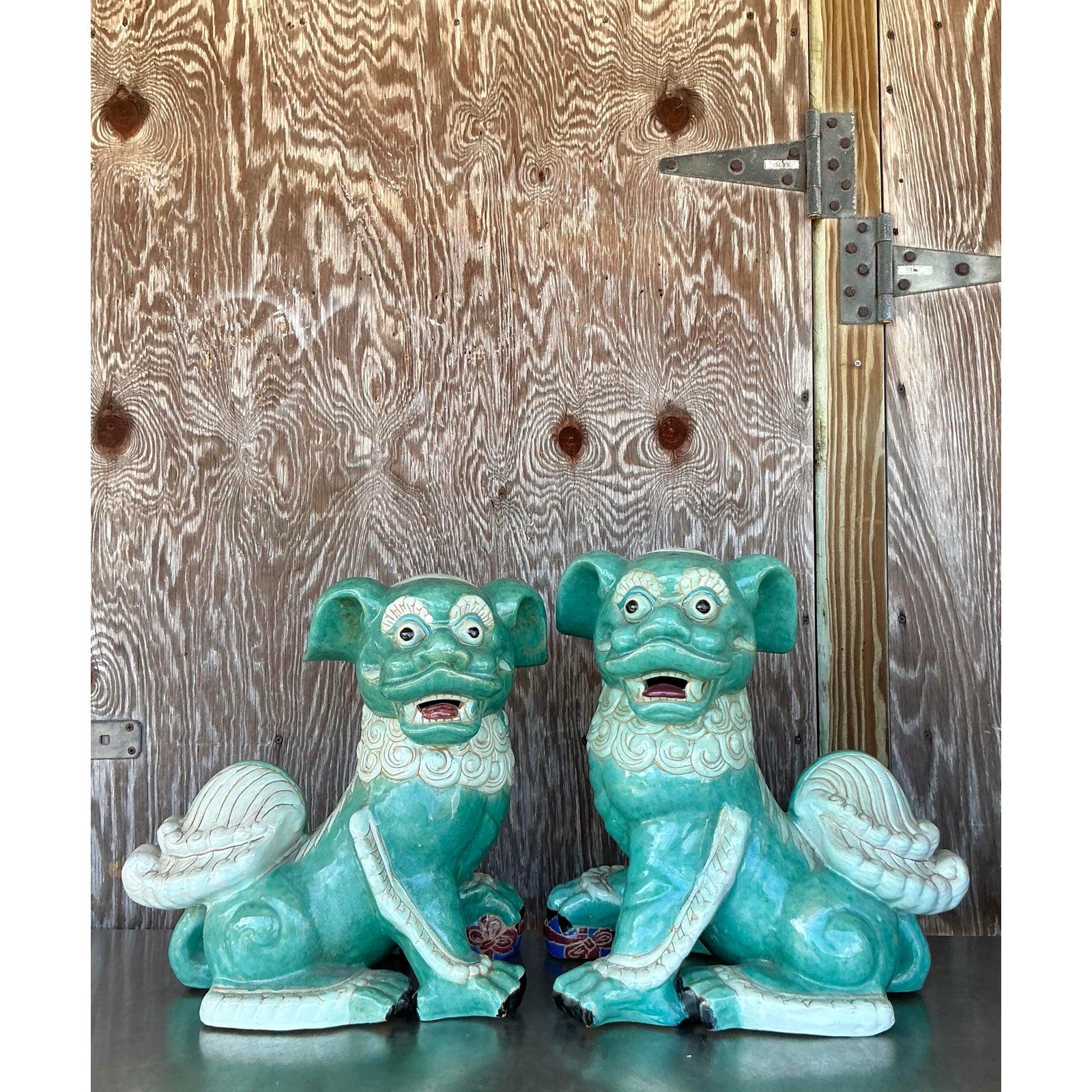 Coppia di cani da caccia asiatici in terracotta smaltata d'epoca In condizioni buone in vendita a West Palm Beach, FL