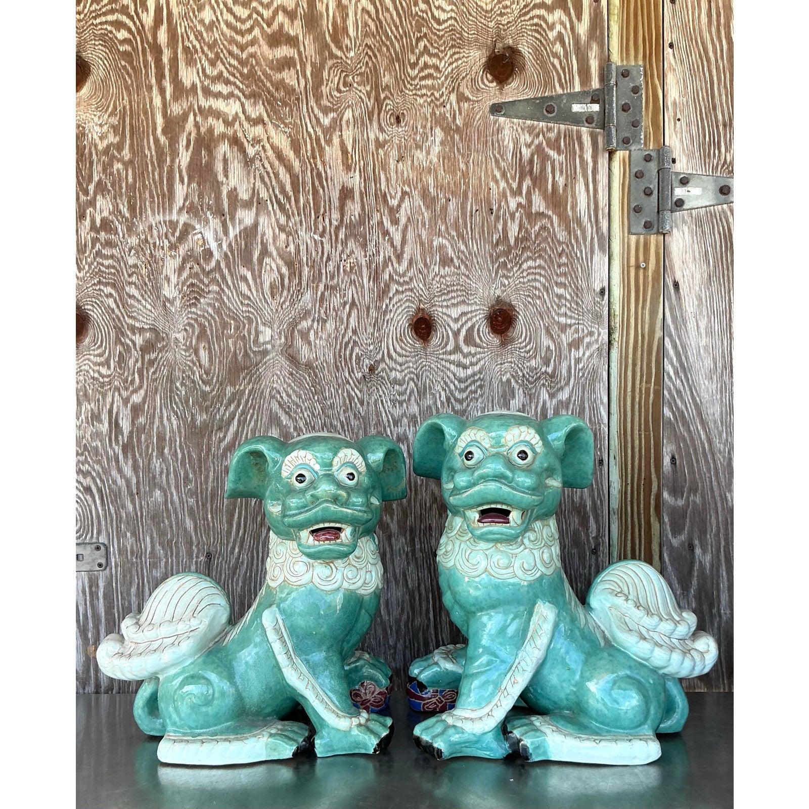 Coppia di cani da caccia asiatici in terracotta smaltata d'epoca in vendita 1
