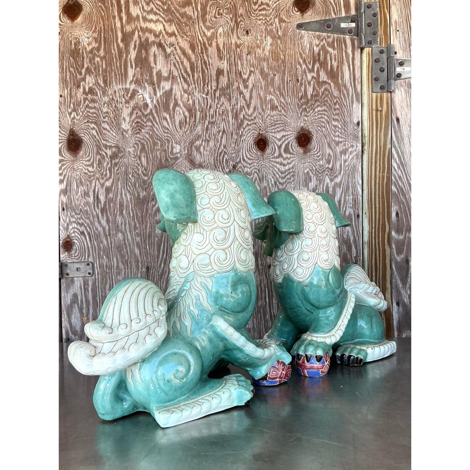 Coppia di cani da caccia asiatici in terracotta smaltata d'epoca in vendita 2