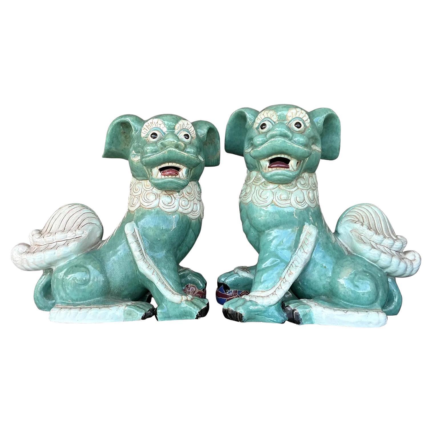 Asiatische glasierte Terrakotta- Foo-Hunde im Vintage-Stil - Ein Paar
