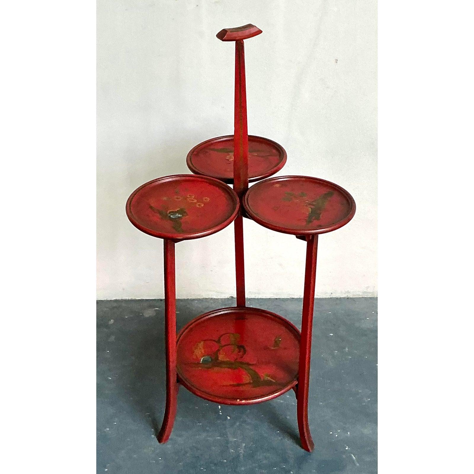Mesa con tres bandejas Vintage Asian Hand Painted Chinoiserie siglo XX en venta