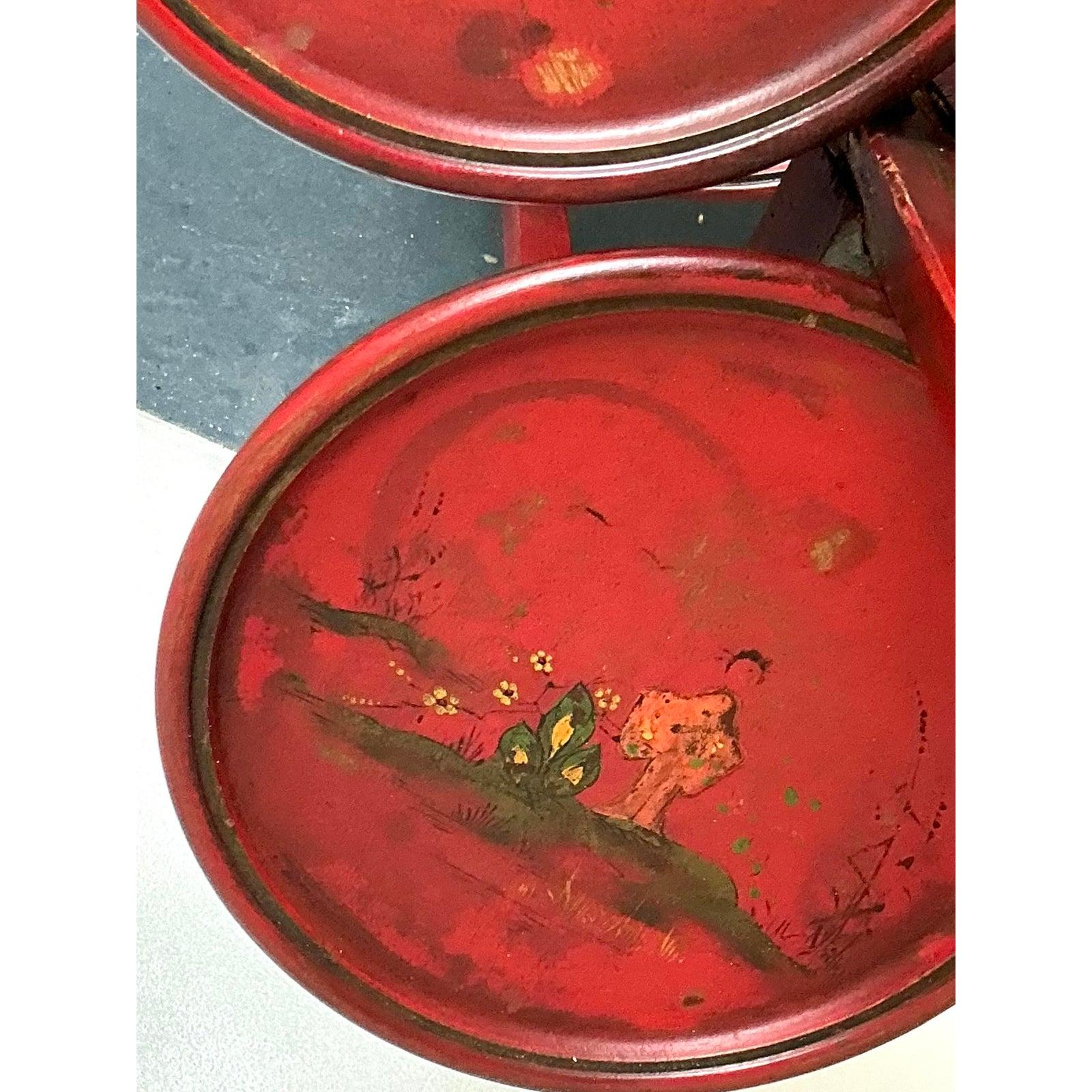 Mesa con tres bandejas Vintage Asian Hand Painted Chinoiserie en venta 2
